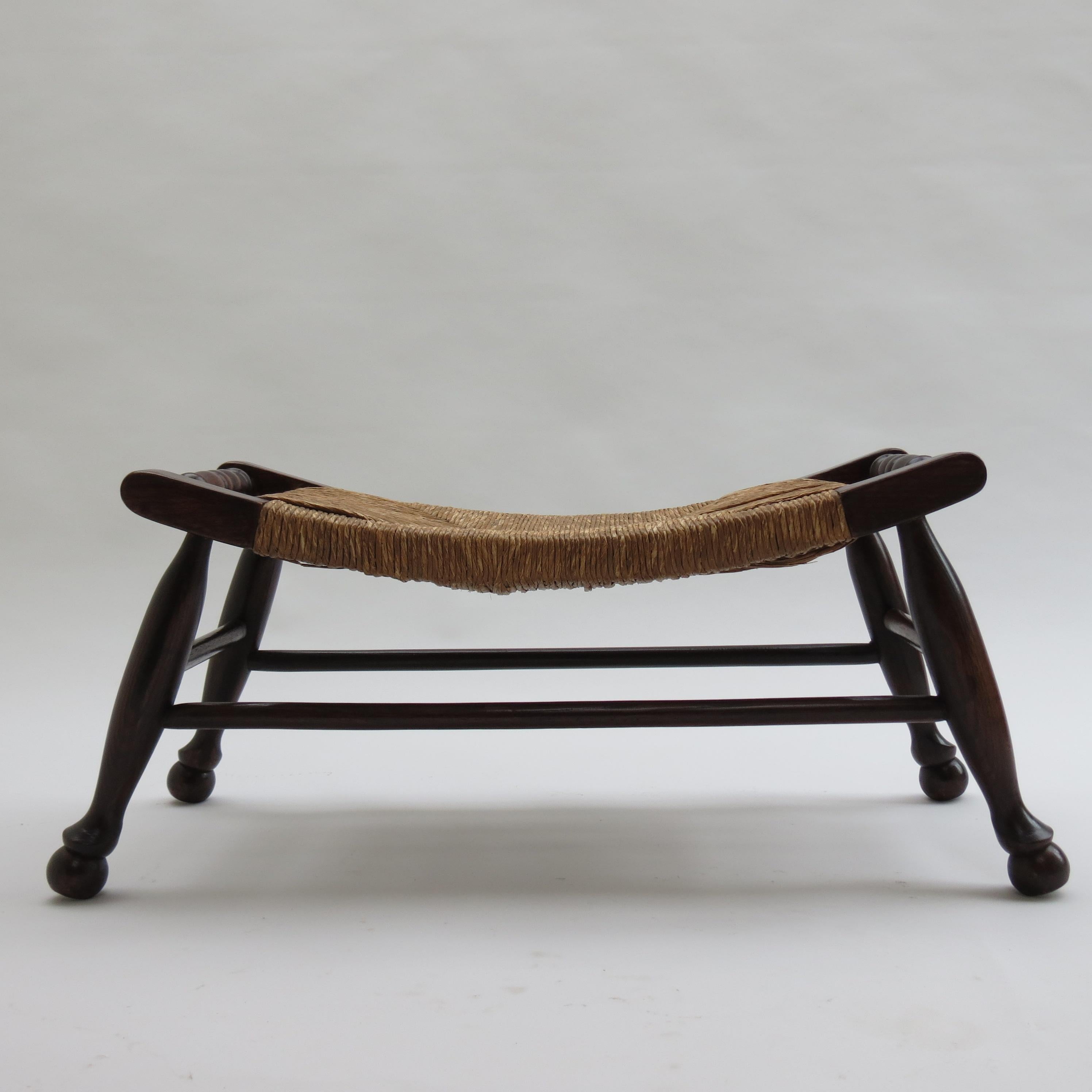Pair of Antique Arts and Crafts Rush Seat Stools 1900 (Handgefertigt) im Angebot
