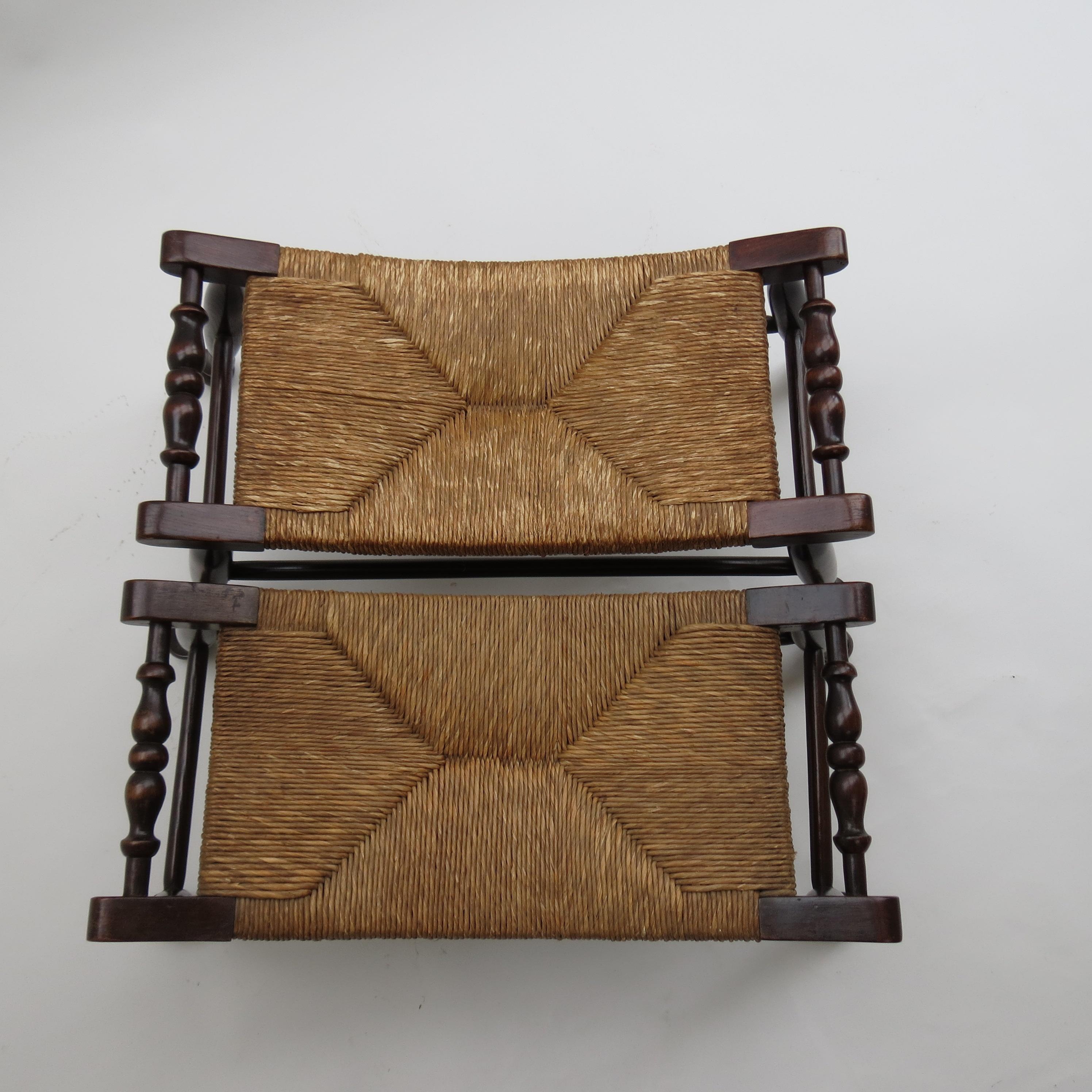 Pair of Antique Arts and Crafts Rush Seat Stools 1900 (Eichenholz) im Angebot