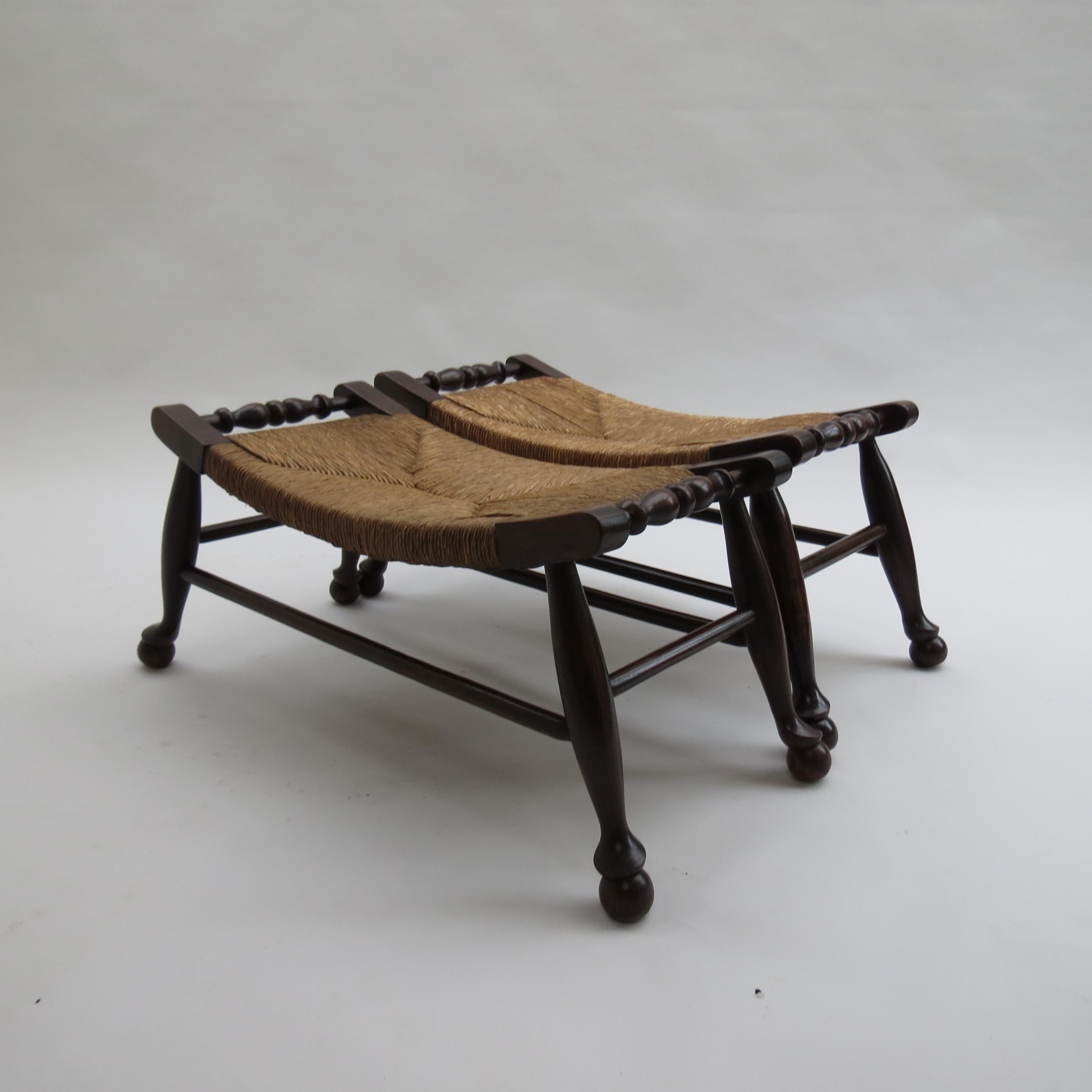 Pair of Antique Arts and Crafts Rush Seat Stools 1900 im Angebot 1