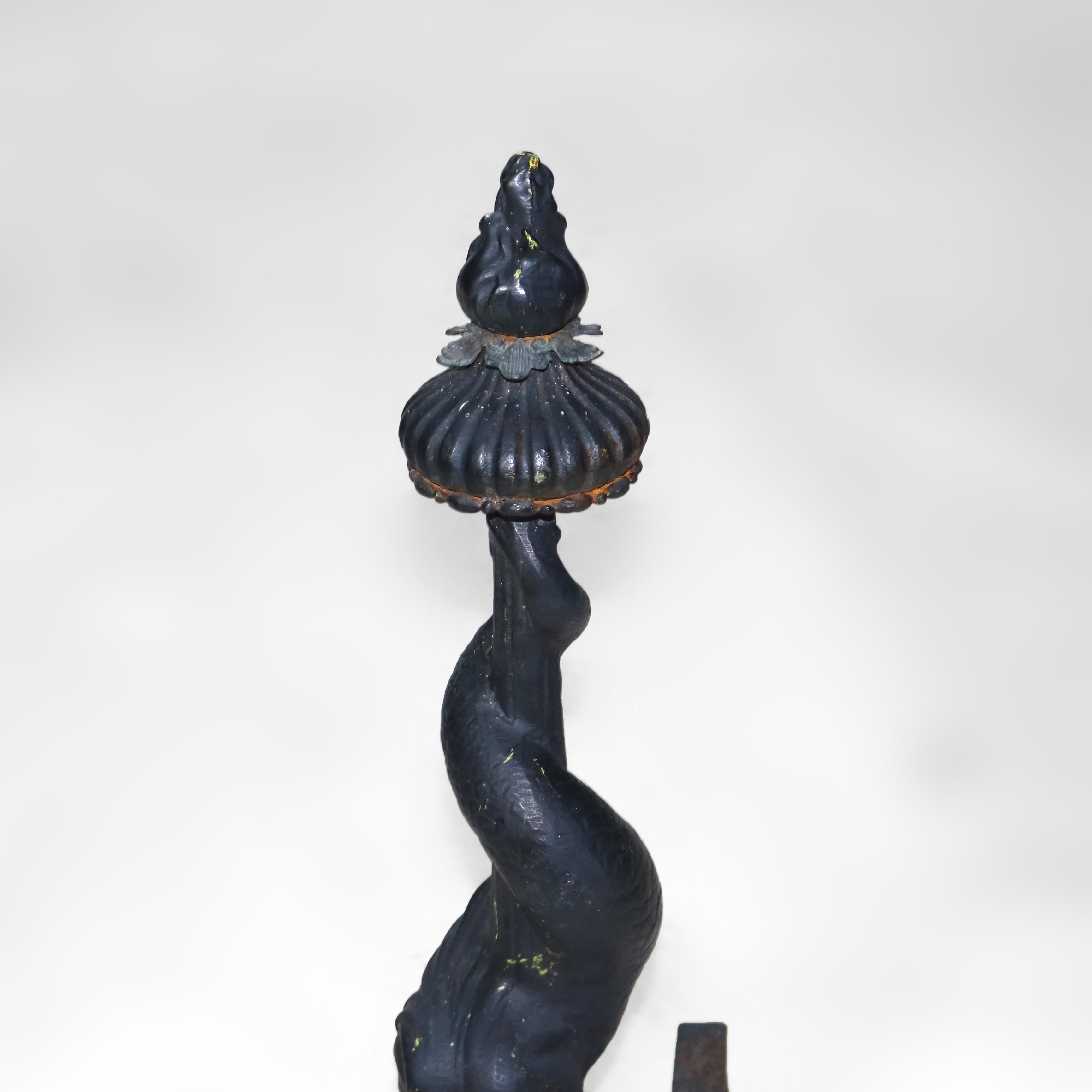 20ième siècle Paire d'anciens serpents de mer Arts & Crafts en fer forgé ébénisé, vers 1920 en vente