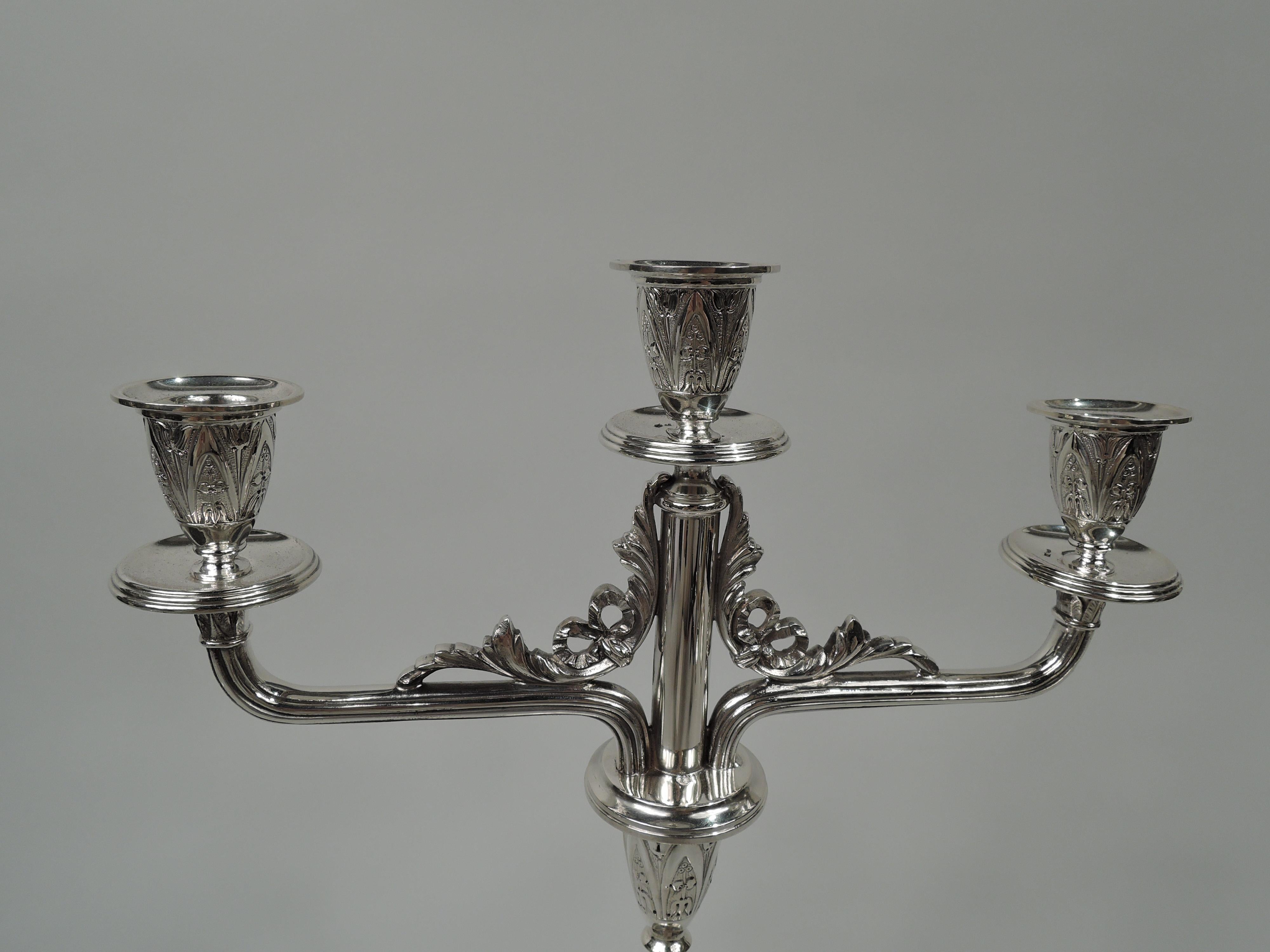 Paar antike österreichische 3-Licht-Kandelaber aus ästhetischem Silber (Österreichisch)