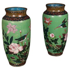 Paar antike Balustervasen, japanisch, Cloisonné-Blumenurne, Meiji, viktorianisch, Paar