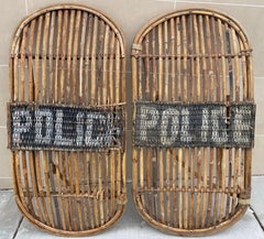 Paire de boucliers de police anciens en bambou