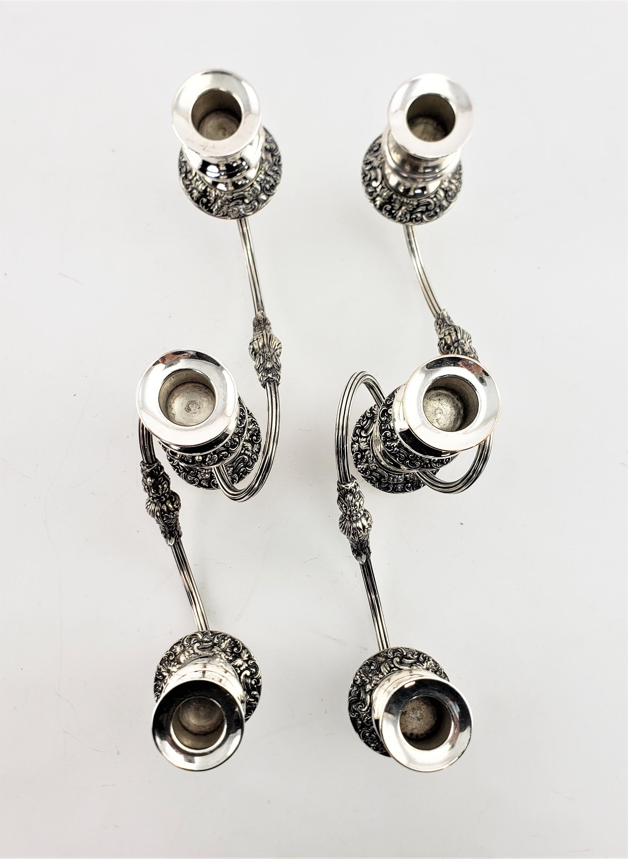 Pareja de candelabros convertibles chapados en plata antiguos Barker-Ellis en venta 8