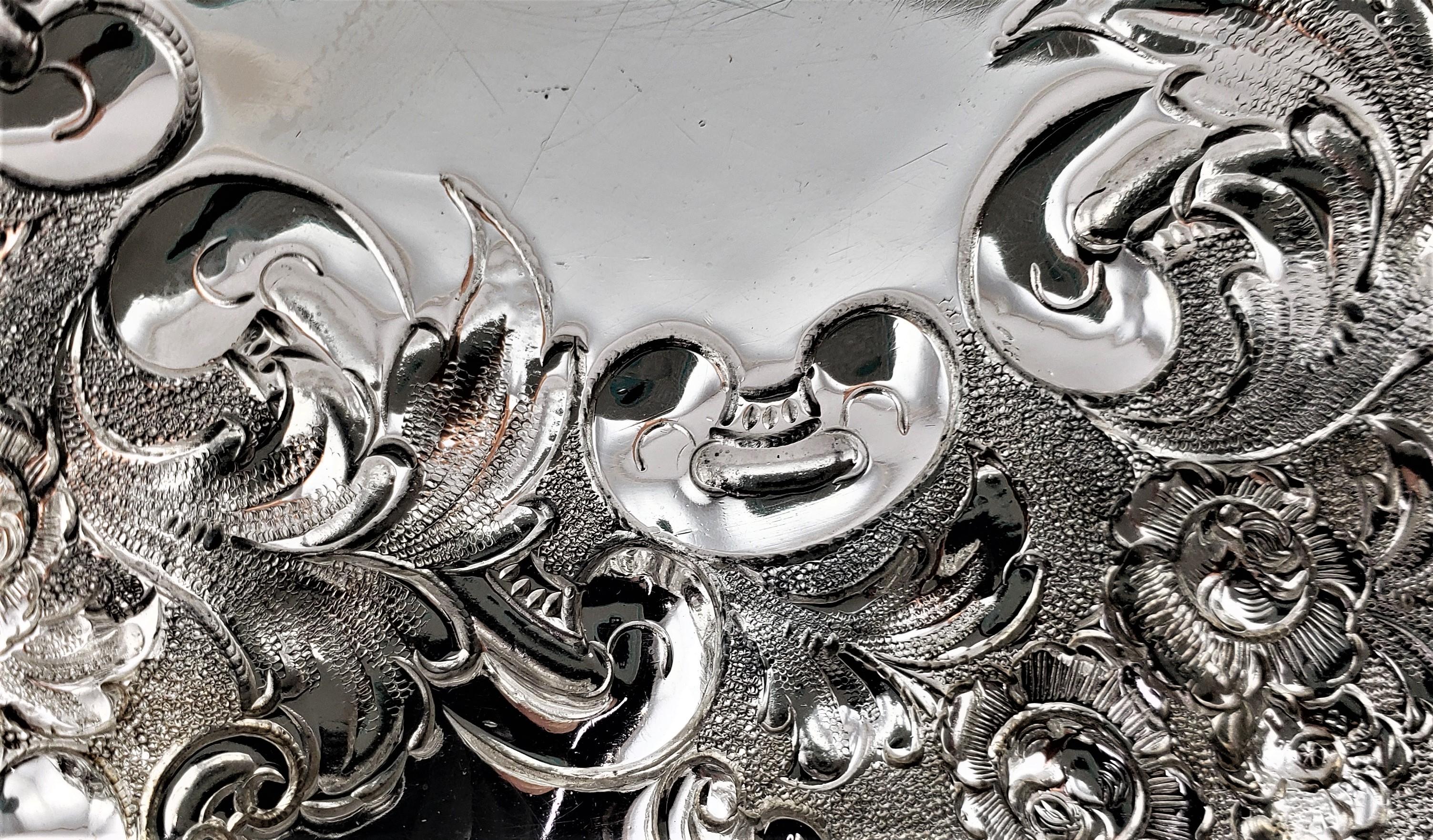 Paire d'anciens bols à pied Barker-Ellis en métal argenté avec décoration florale en vente 5
