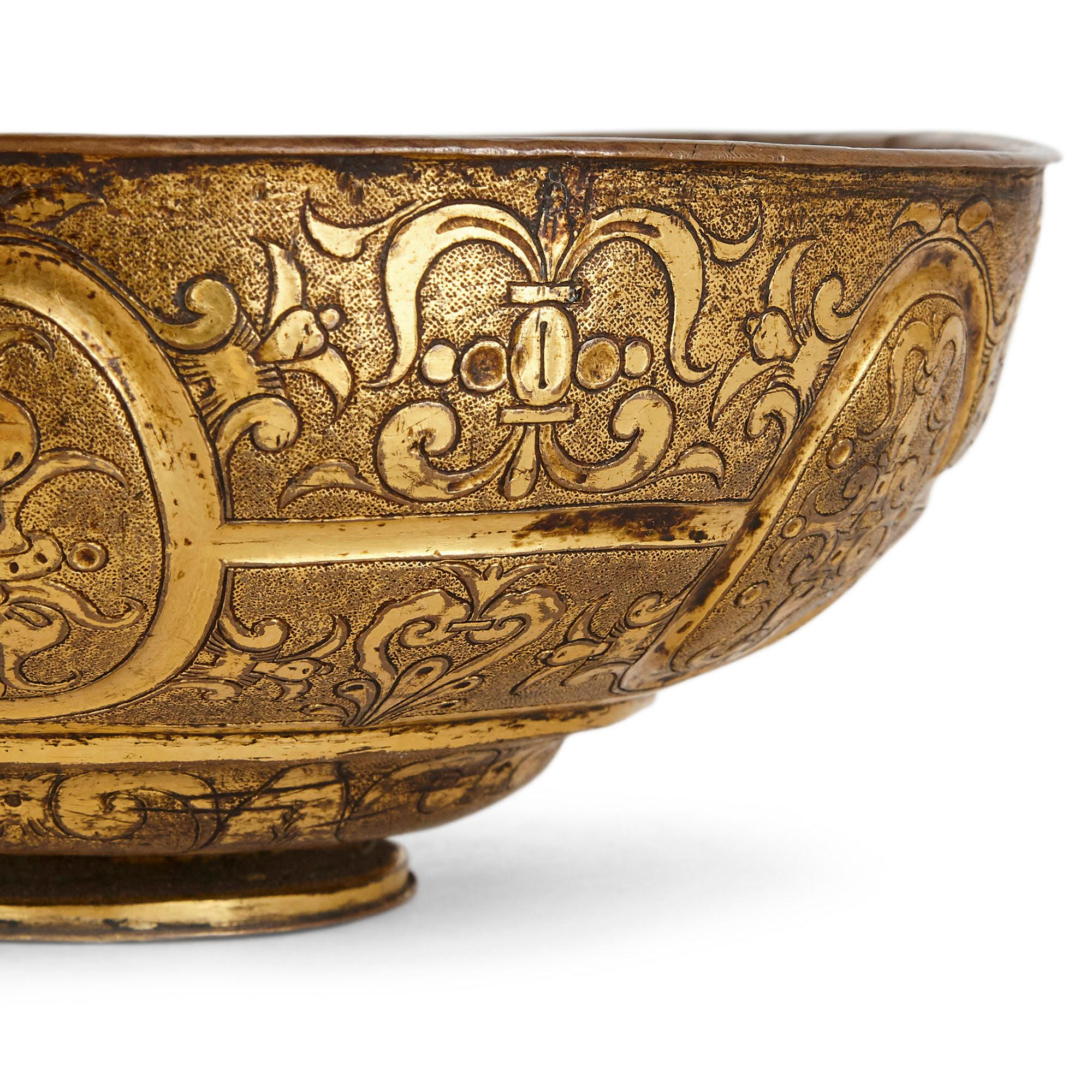 Pair of Antique Baroque Period Venetian Gilt Copper Bowls In Good Condition For Sale In London, GB