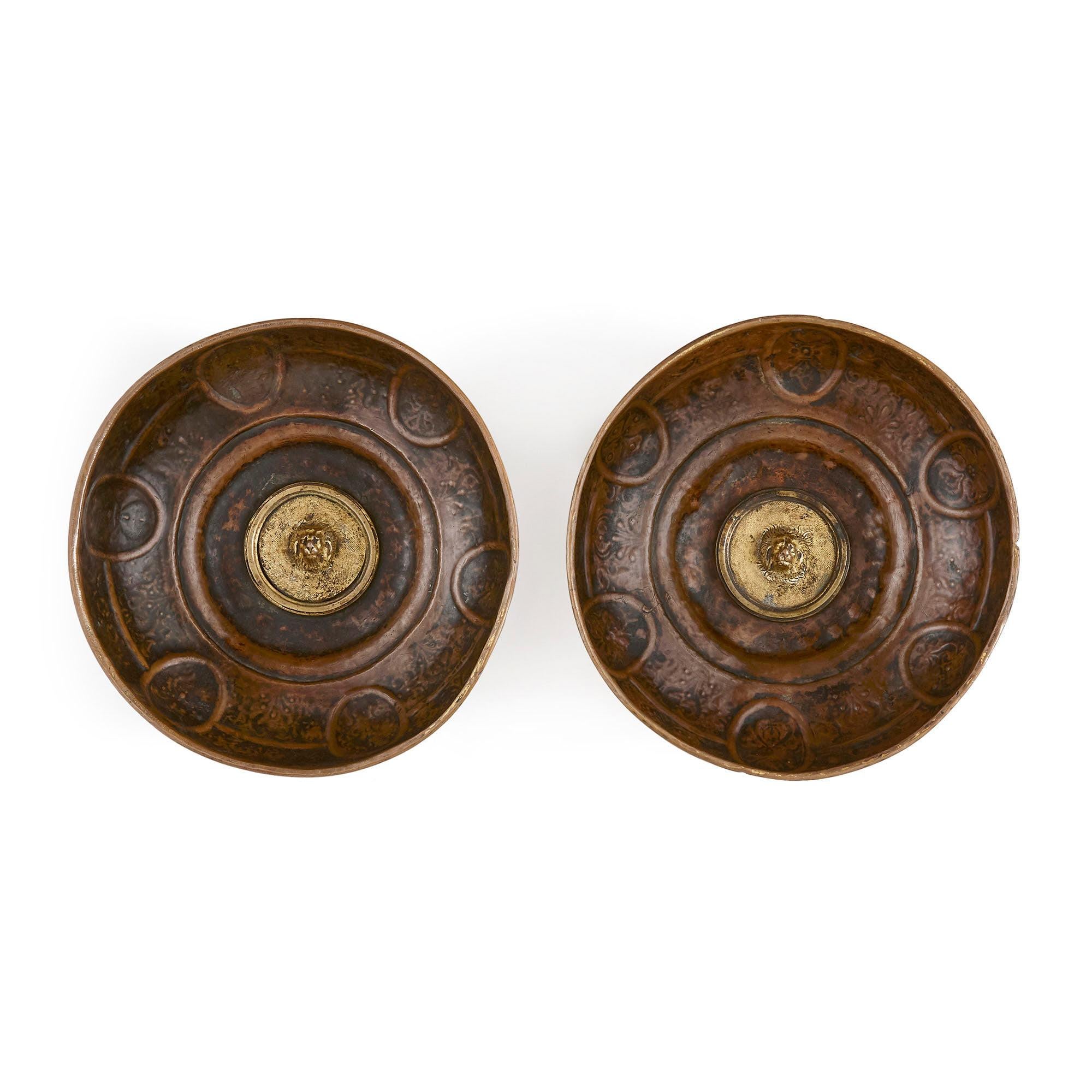 XVIIIe siècle et antérieur Paire de bols en cuivre doré vénitiens anciens d'époque baroque en vente