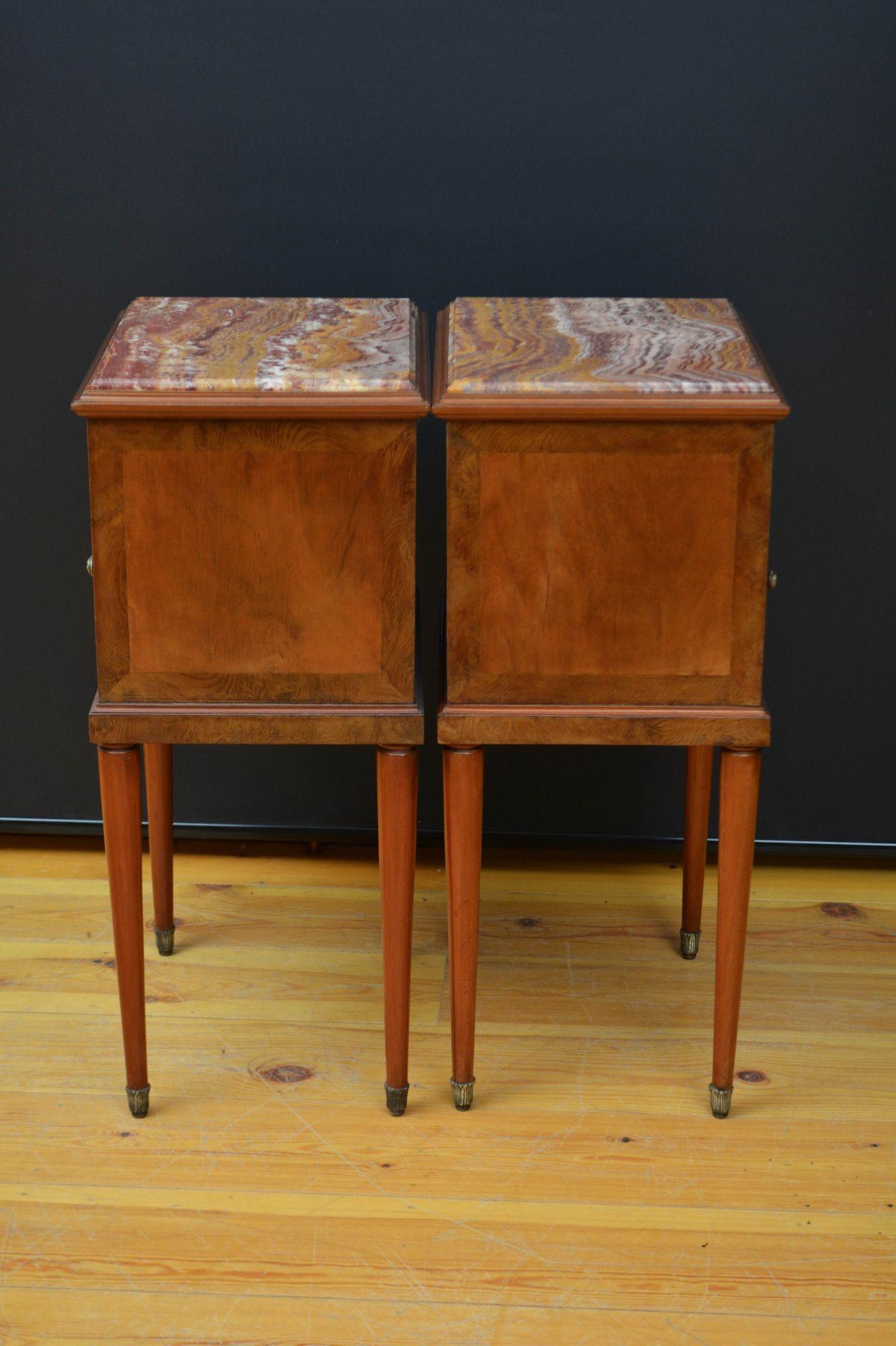 Pareja de mesillas de noche antiguas en venta 6