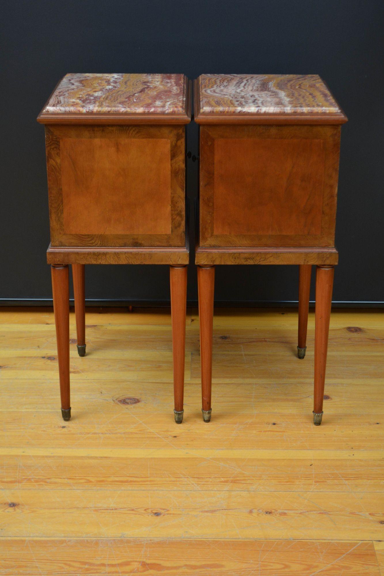 Pareja de mesillas de noche antiguas en venta 8
