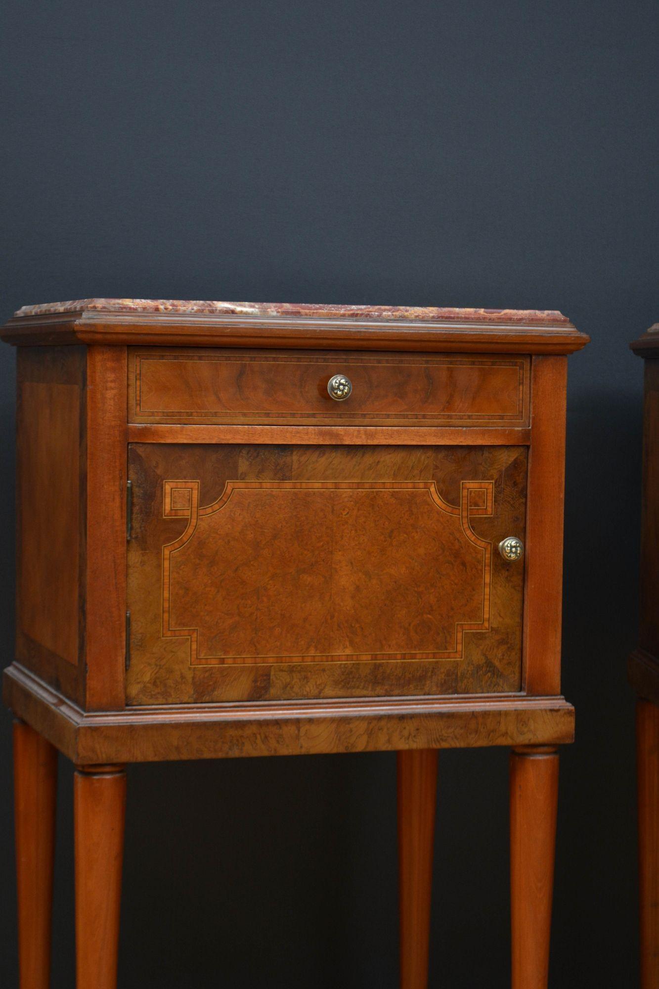 Pareja de mesillas de noche antiguas en venta 1
