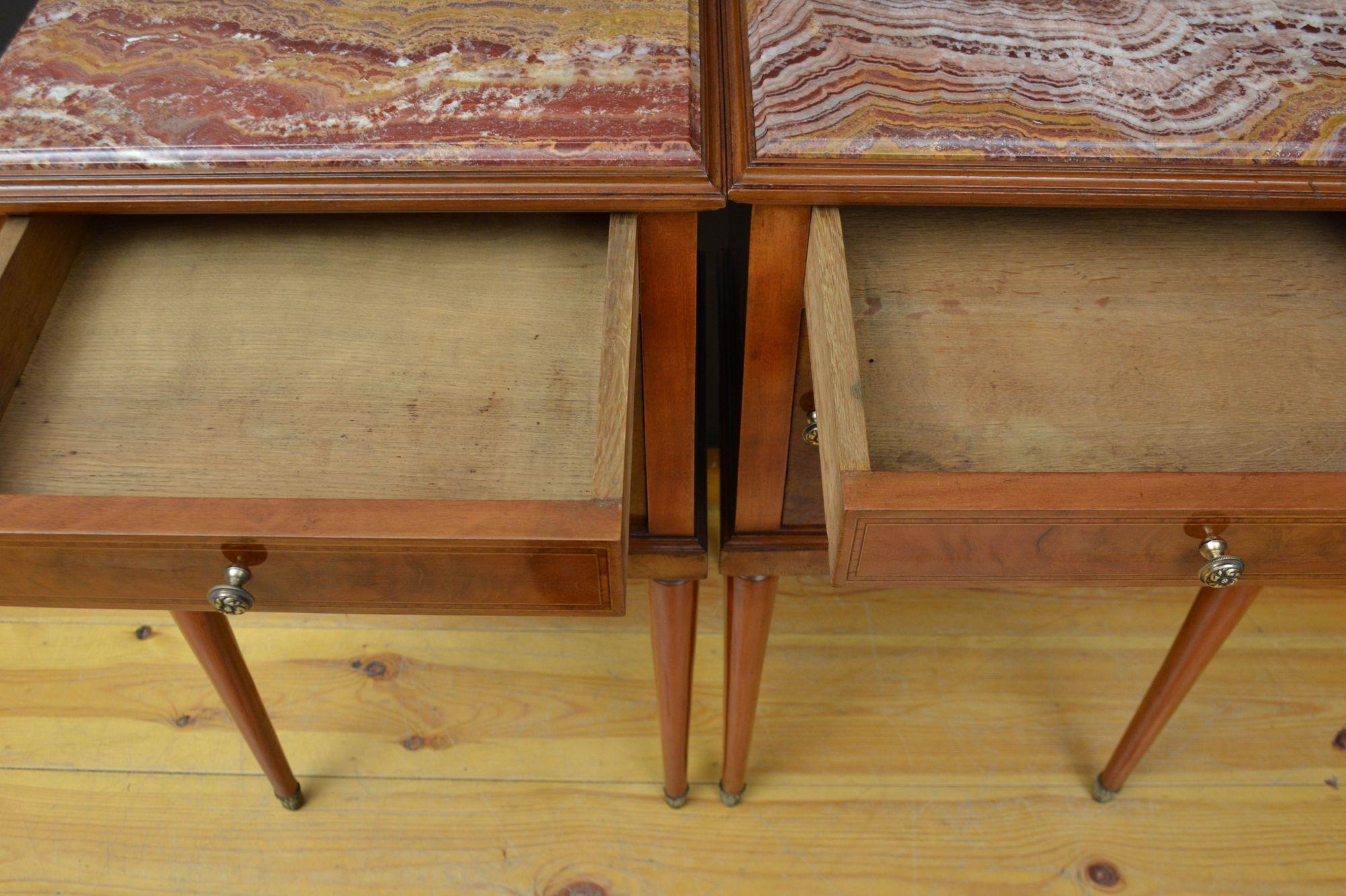 Pareja de mesillas de noche antiguas en venta 3