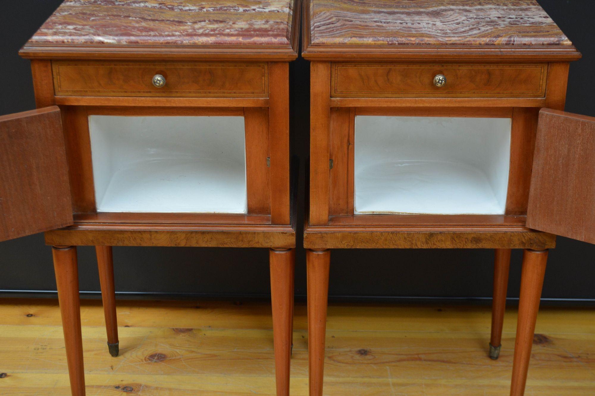 Pareja de mesillas de noche antiguas en venta 4