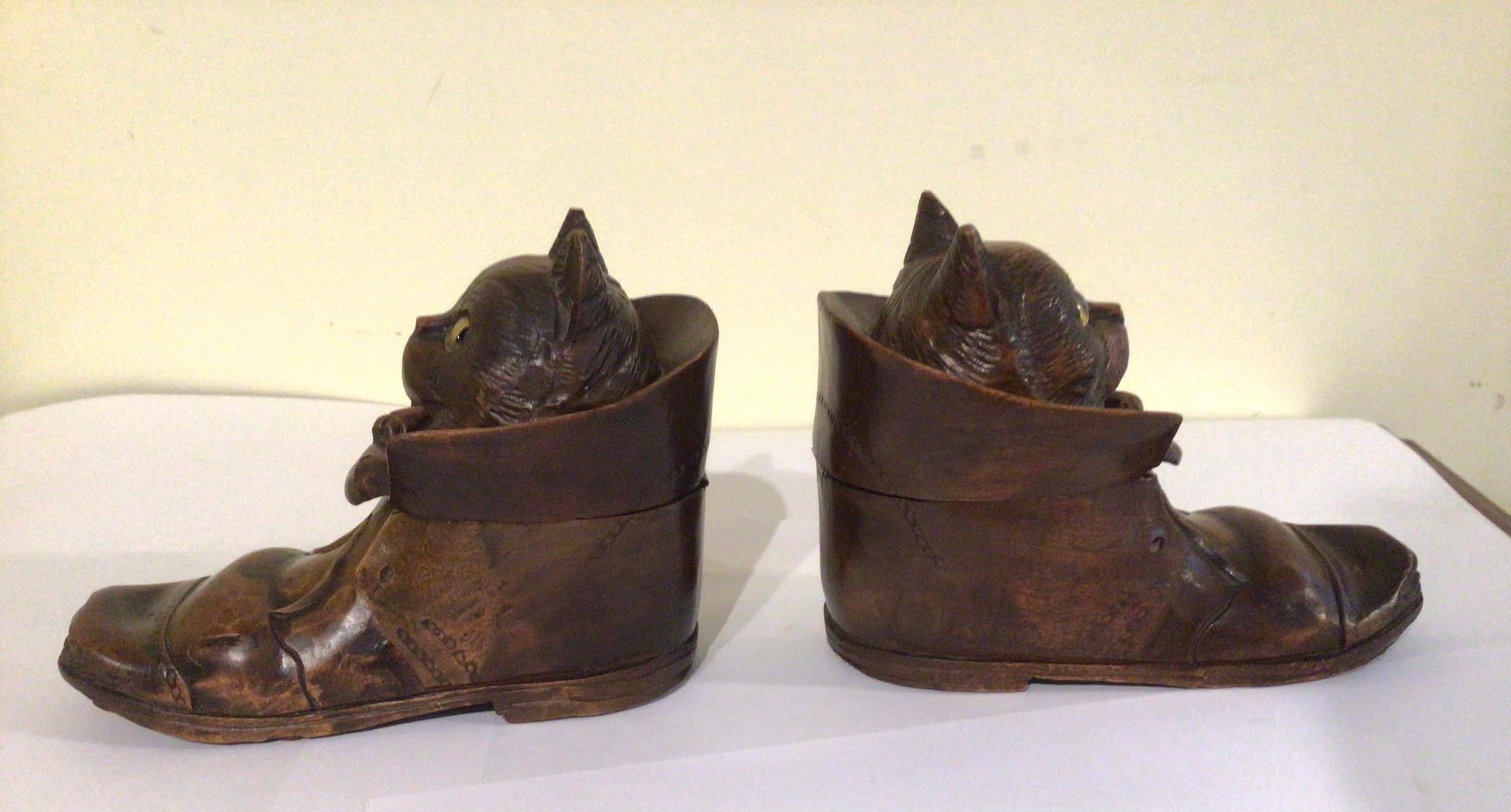 Early 20th Century Pair of Antique Black Forest Cat in Boot Inkwells For Sale