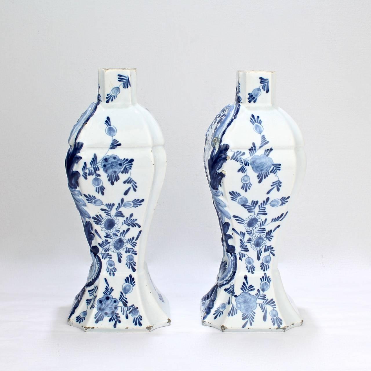 Pair of Antique Blue and White Dutch Delft Mantel Garniture Vases or Jars In Good Condition In Philadelphia, PA