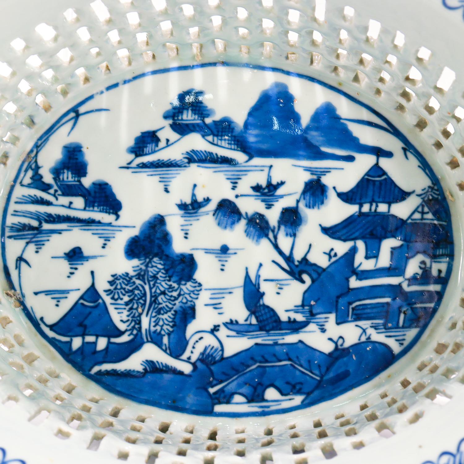 Pair of Antique Blue & White Canton Chinese Export Porcelain Chestnut Baskets For Sale 7