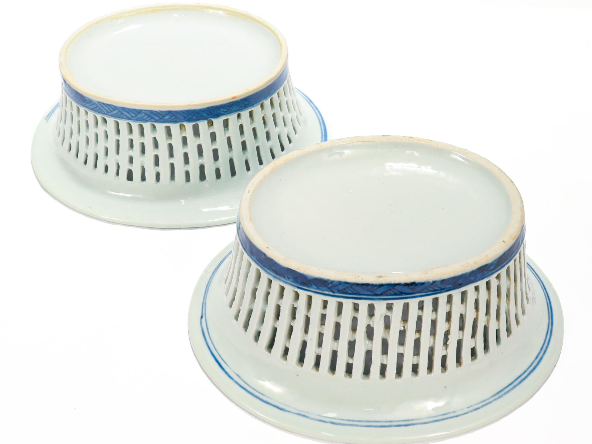 Pair of Antique Blue & White Canton Chinese Export Porcelain Chestnut Baskets For Sale 9