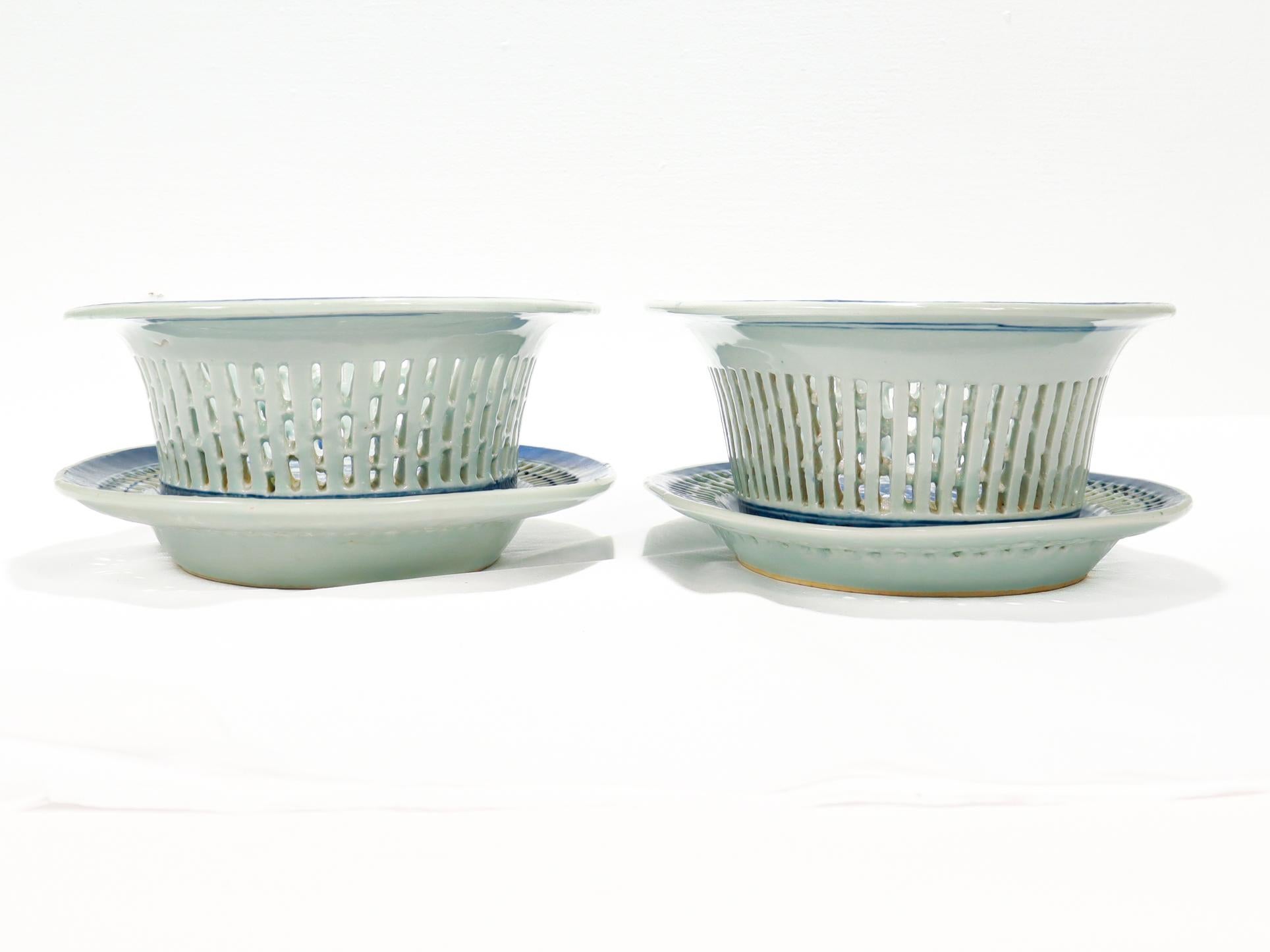 Pair of Antique Blue & White Canton Chinese Export Porcelain Chestnut Baskets For Sale 3