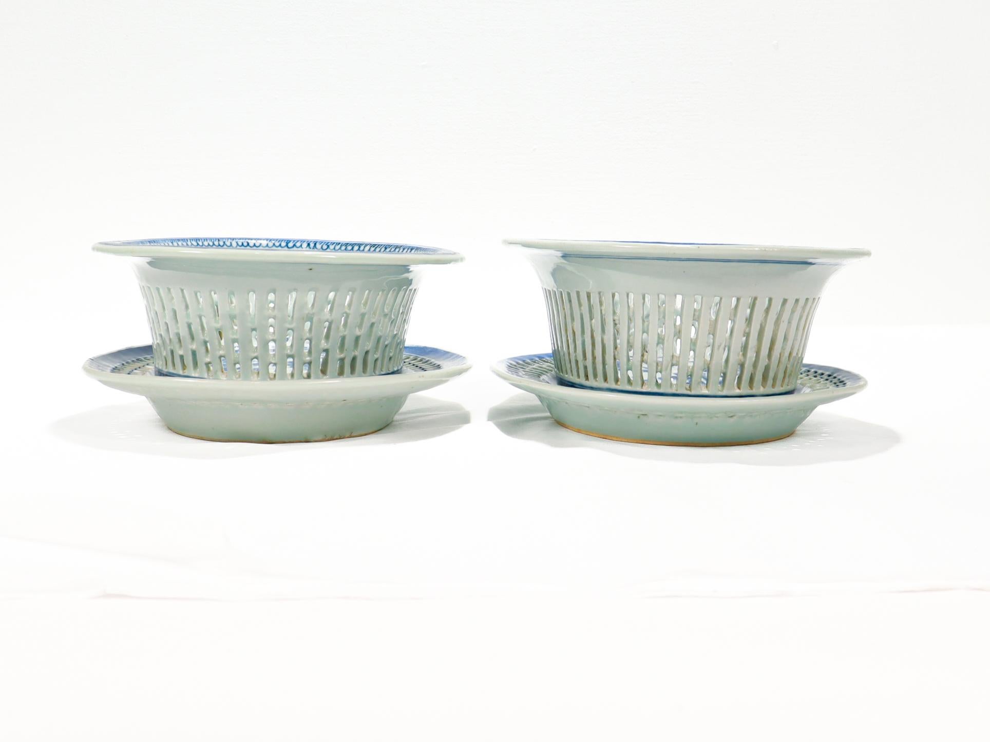 Pair of Antique Blue & White Canton Chinese Export Porcelain Chestnut Baskets For Sale 5