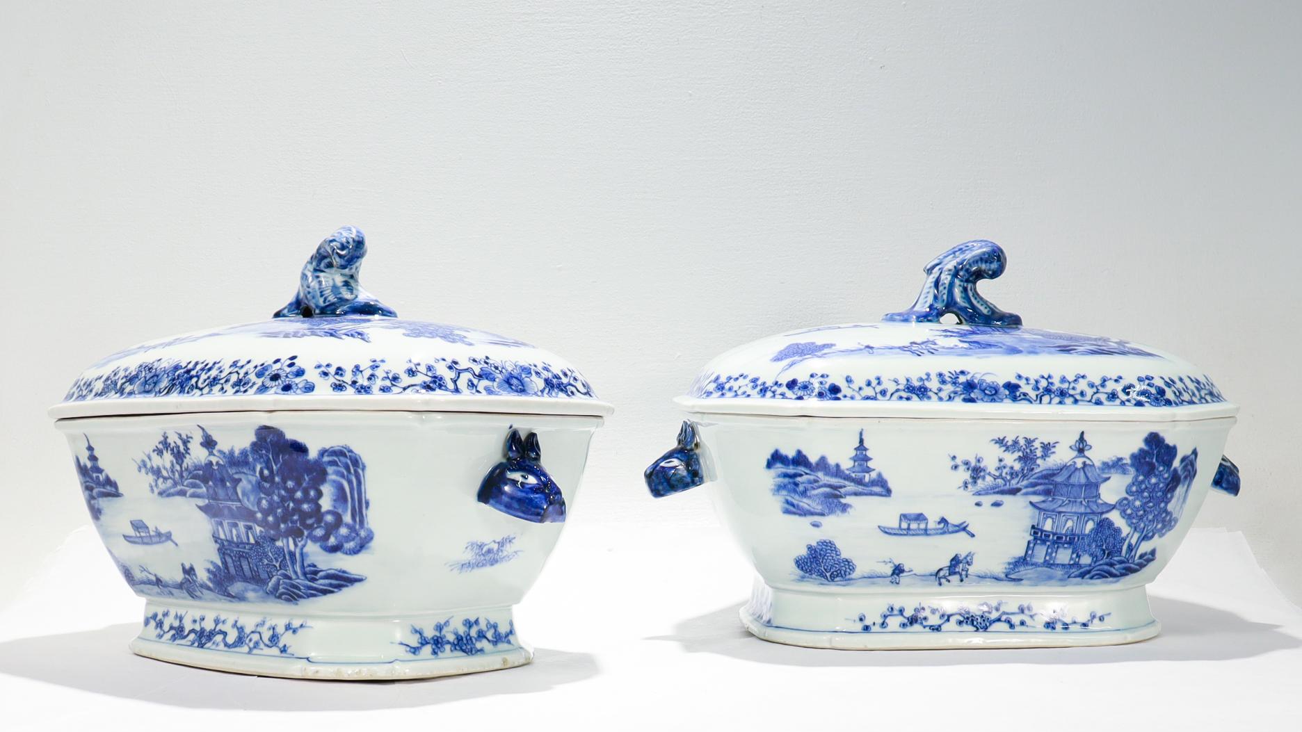 Pair of Antique Blue & White Canton Chinese Export Porcelain Covered Tureens In Good Condition For Sale In Philadelphia, PA