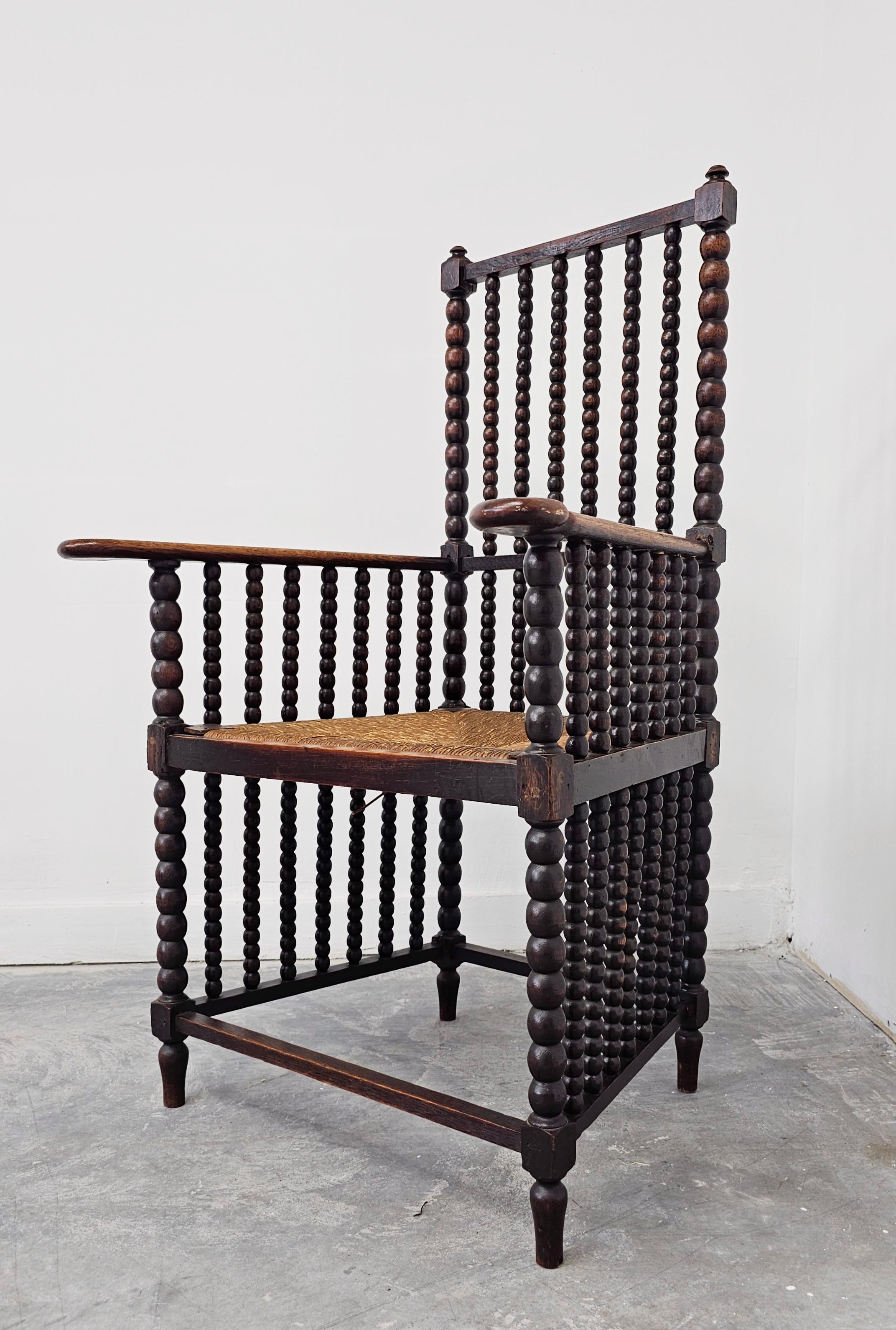 Jonc Paire de fauteuils Bobbin anciens en chêne avec sièges en jonc, France, années 1900 en vente