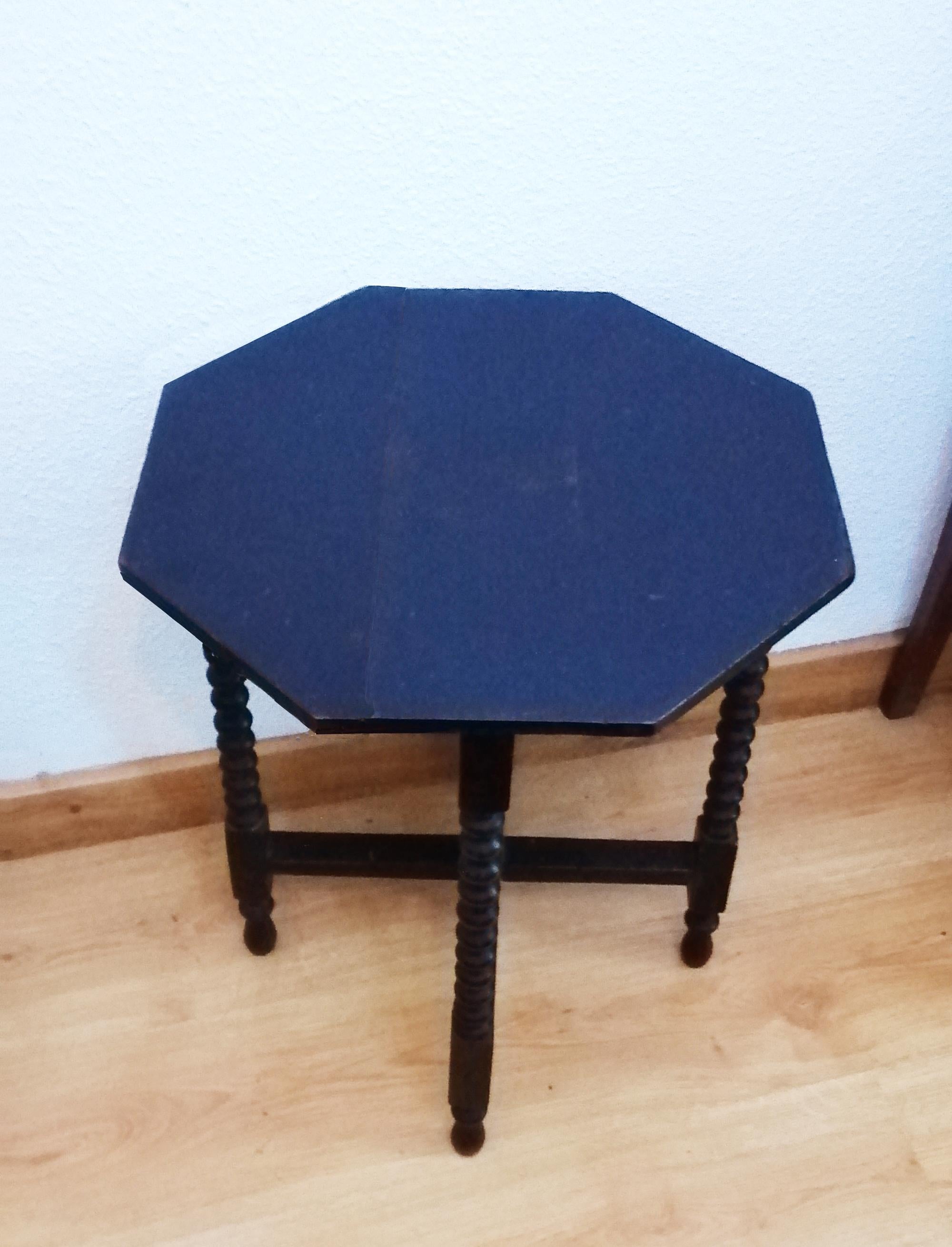 Pair of Antique Bobbin Turned Side End Wine Tables from the 19th Century 6