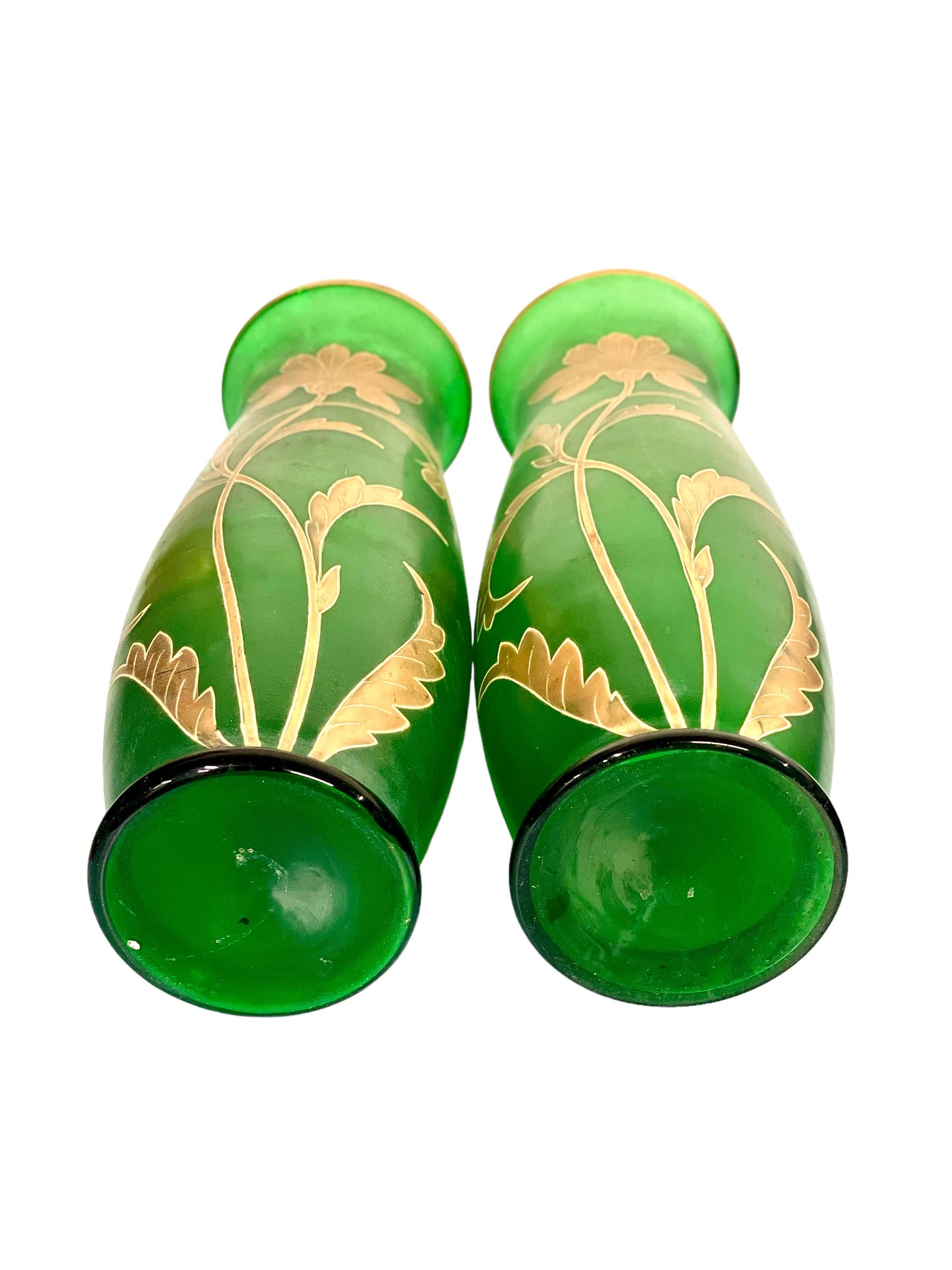 Pair of Antique Bohemian Green Glass Vases In Good Condition For Sale In LA CIOTAT, FR