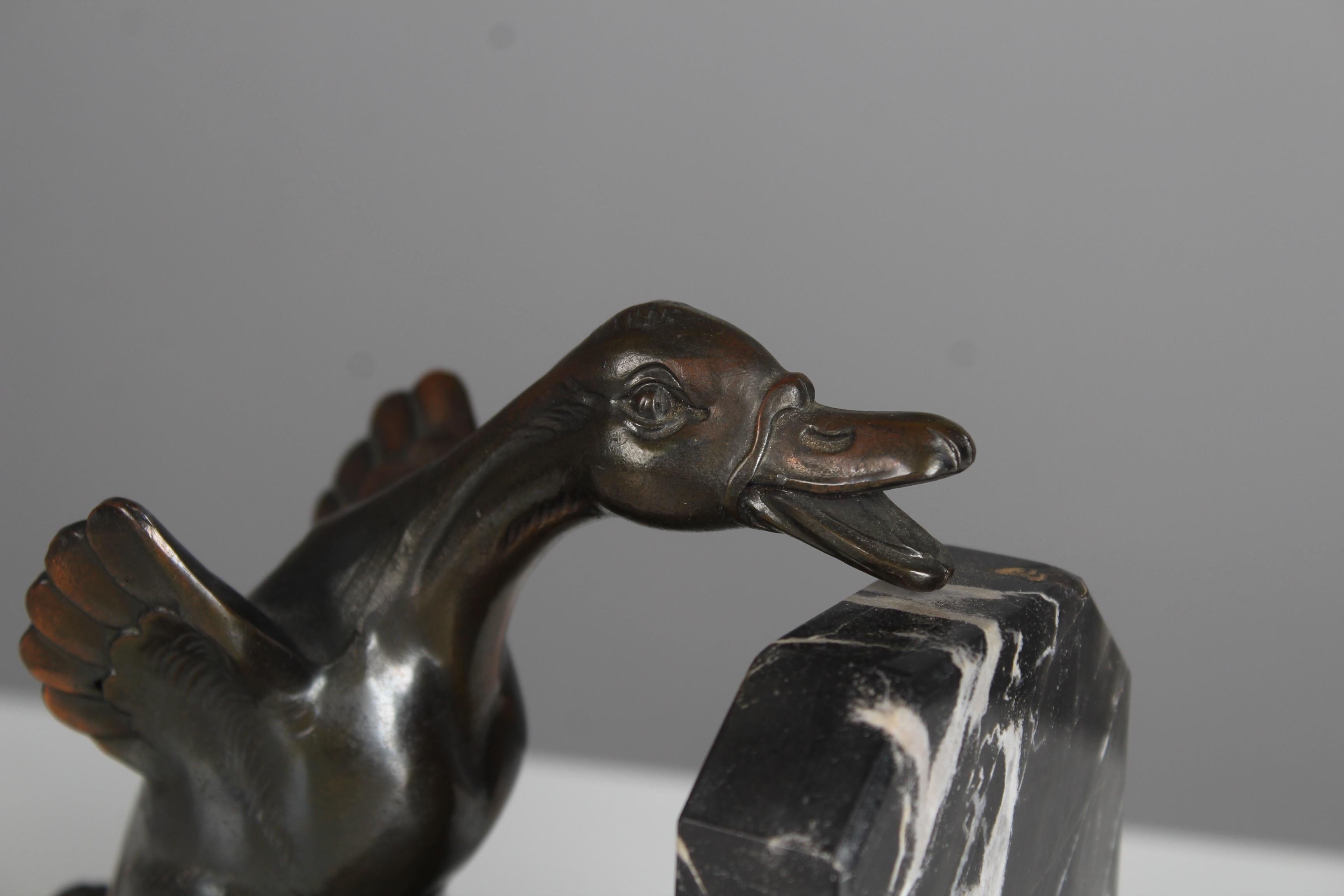 Pair Of Antique Bookends, Marble With Goose Sculptures, France, Art Deco In Good Condition For Sale In Greven, DE