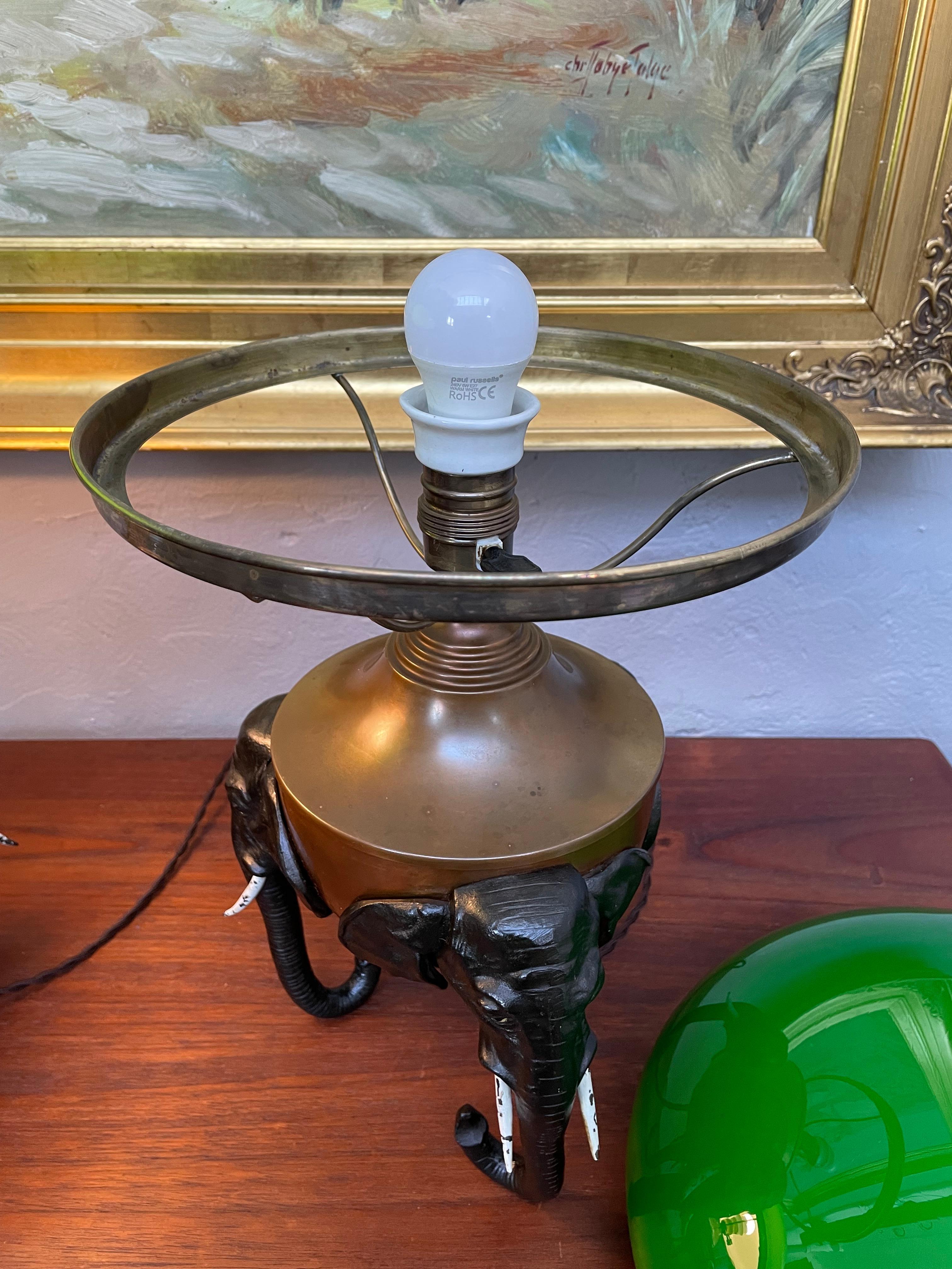 Paar antike Elefantenlampen aus Messing und Gusseisen von Voss aus Dänemark im Angebot 3
