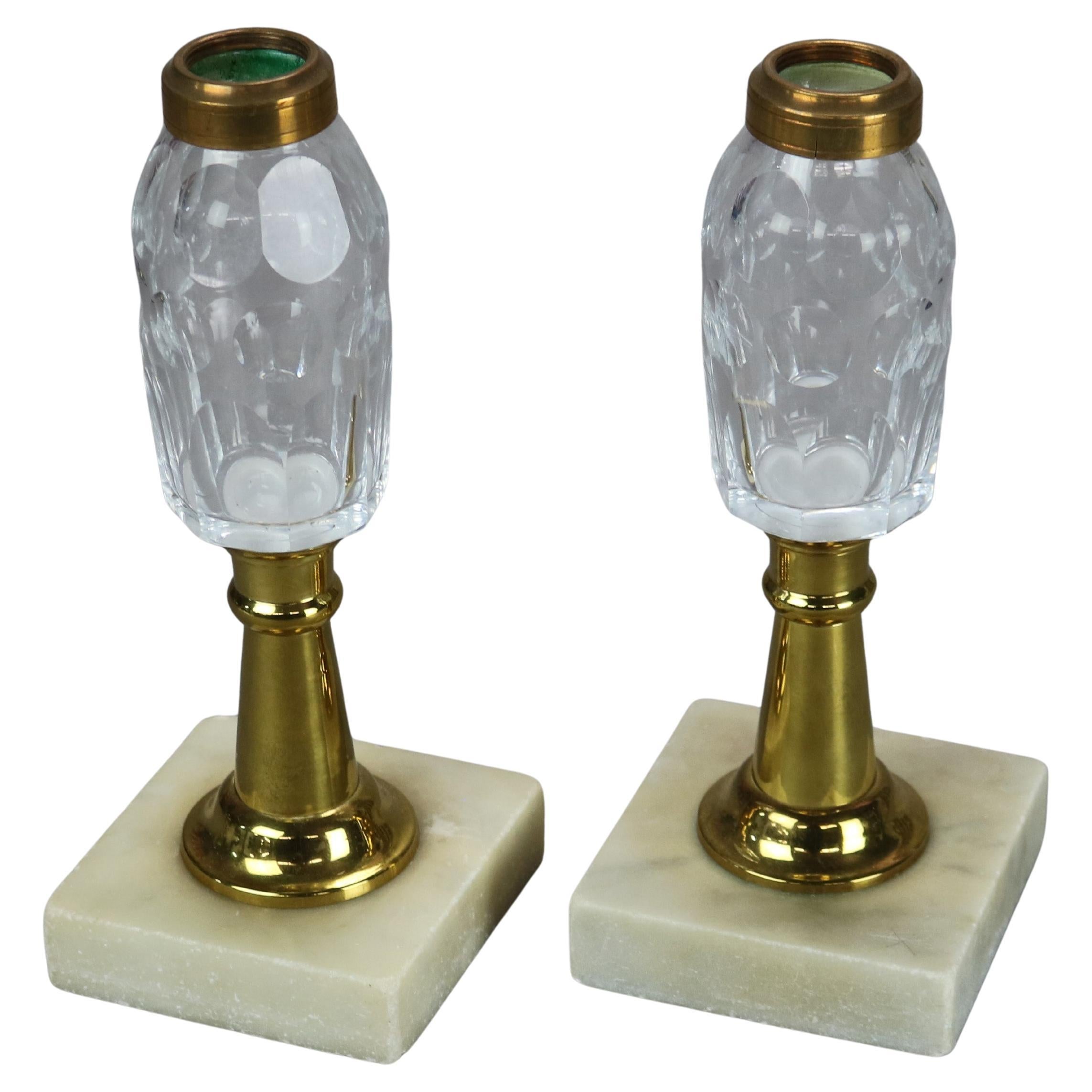 Paar antike Kerosene-Lampen aus Messing, geschliffenem Glas und Marmor, um 1880

Maße: 9 