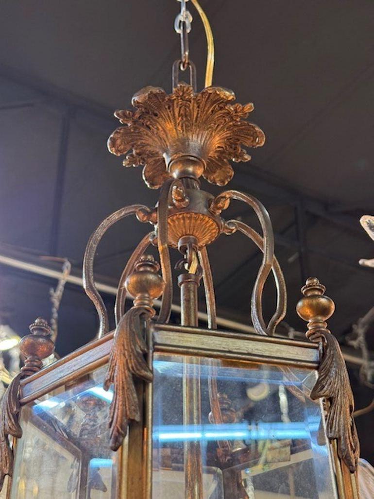 Paire de lanternes anciennes en laiton d'Angleterre Bon état - En vente à Dallas, TX