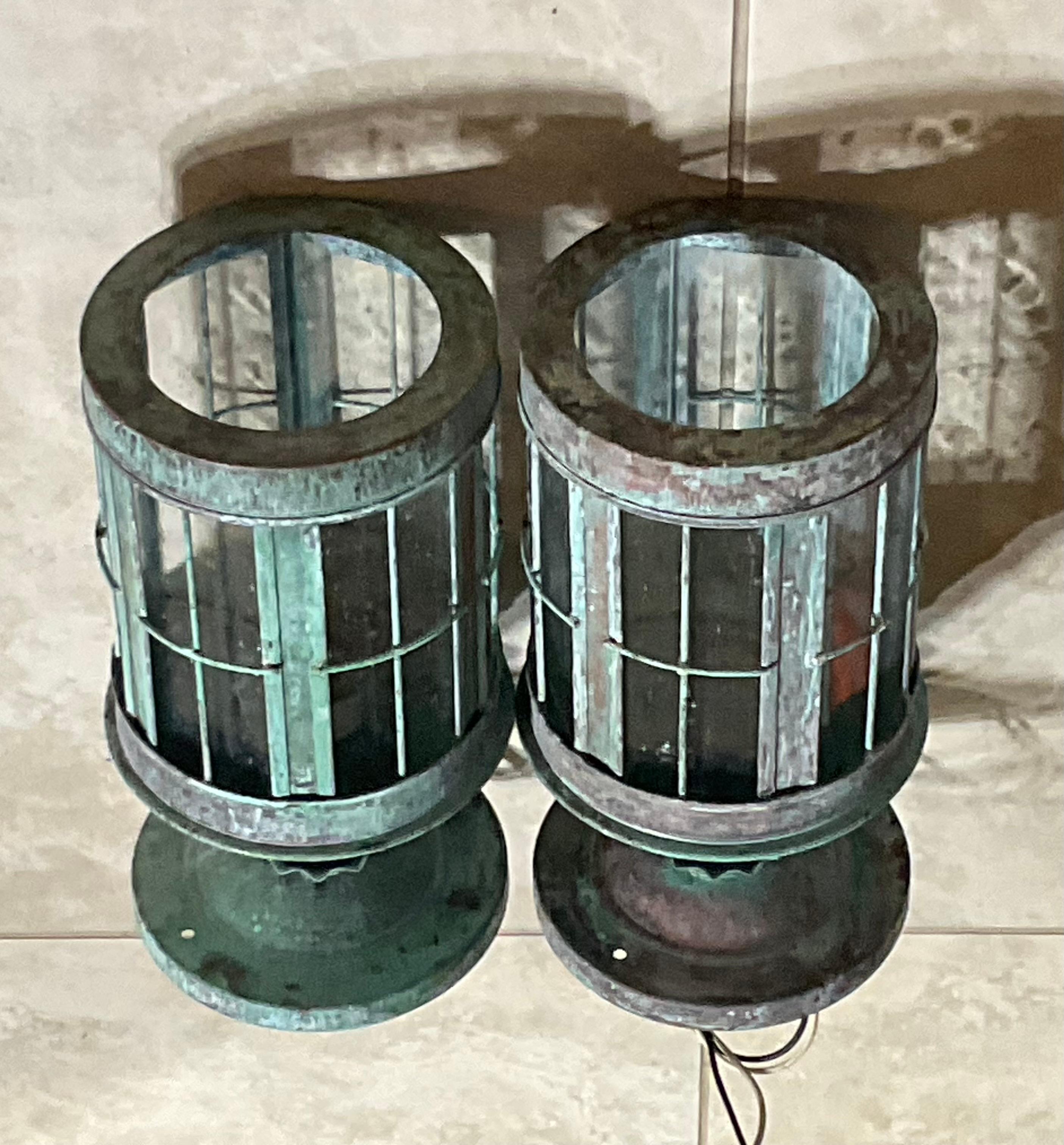 Paire de lanternes anciennes en laiton  Lanterne d'extérieur rustique en cuivre vert-de-gris 4