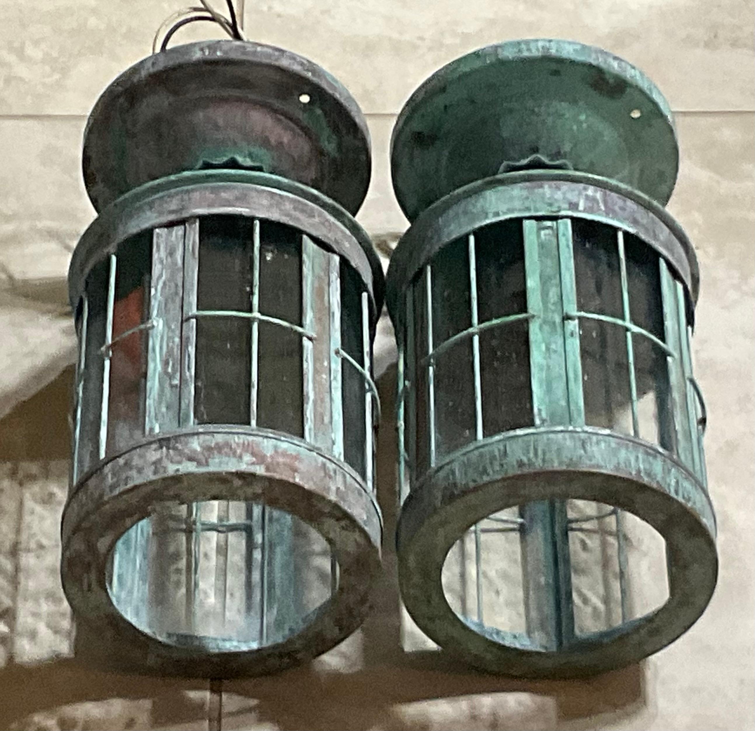 Paire de lanternes anciennes en laiton  Lanterne d'extérieur rustique en cuivre vert-de-gris 3
