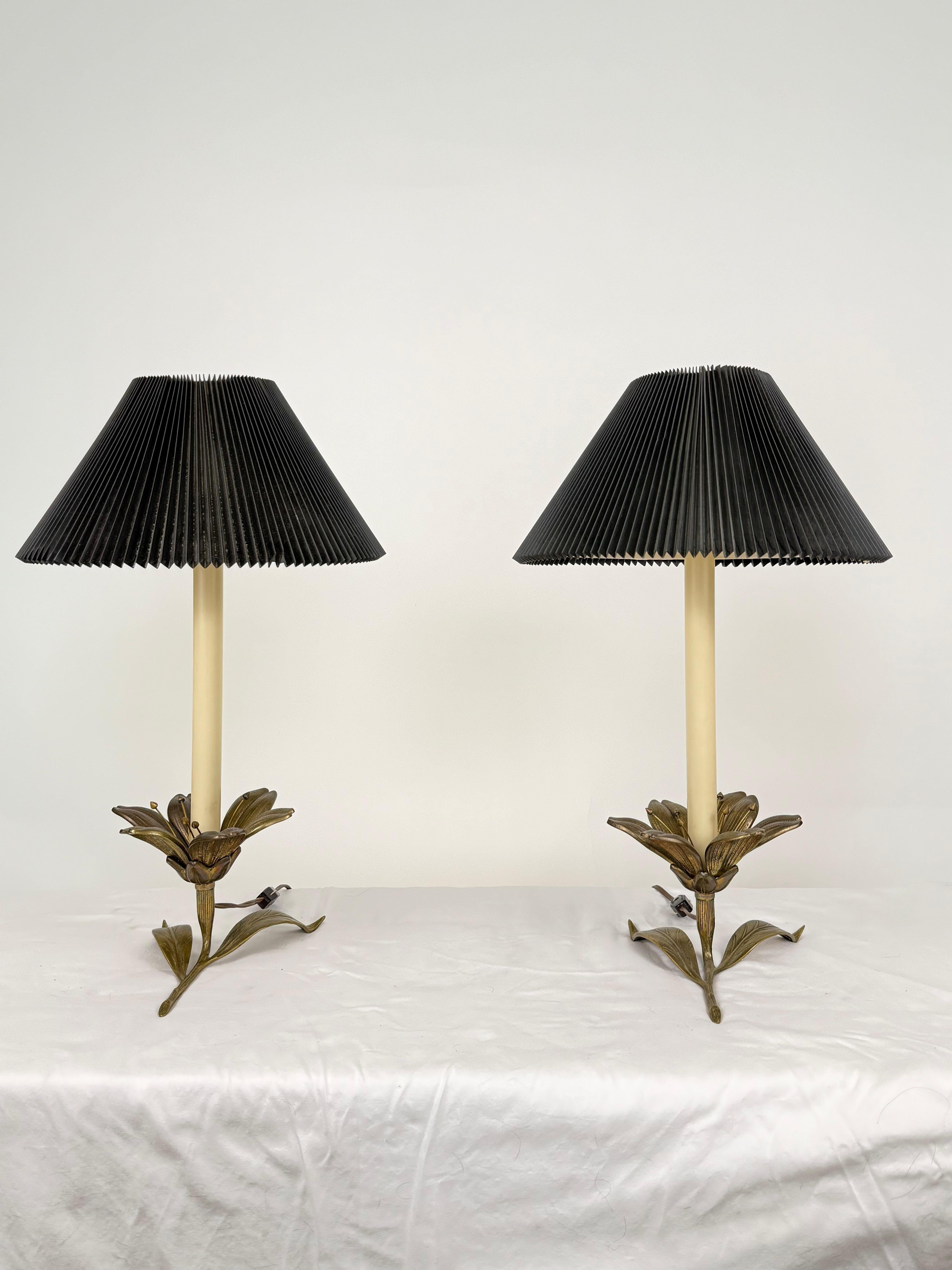 Lovely pair of vintage Lotus style lamps manufactured by Chapman.  The height of 20