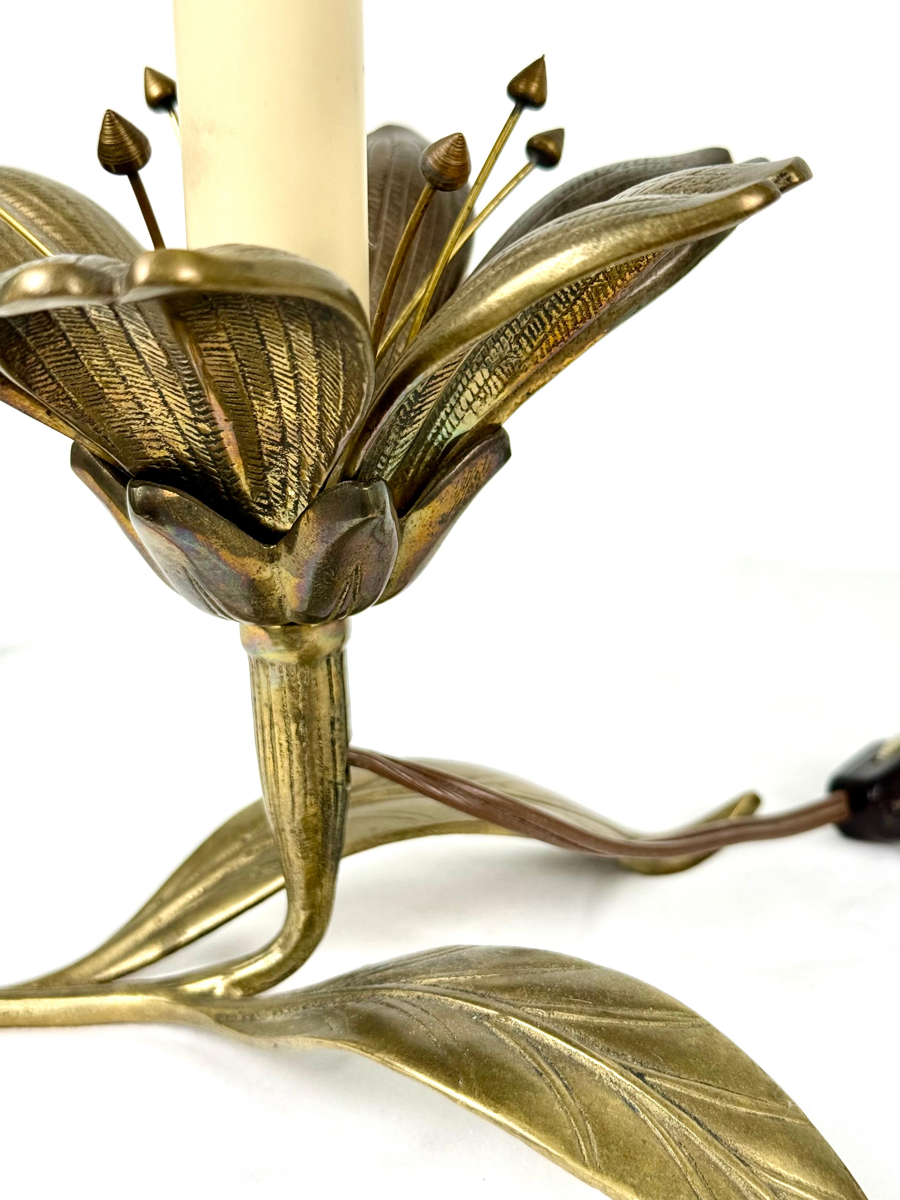 Metal Pair of Antique Brass Lilly Lamps by Chapman For Sale