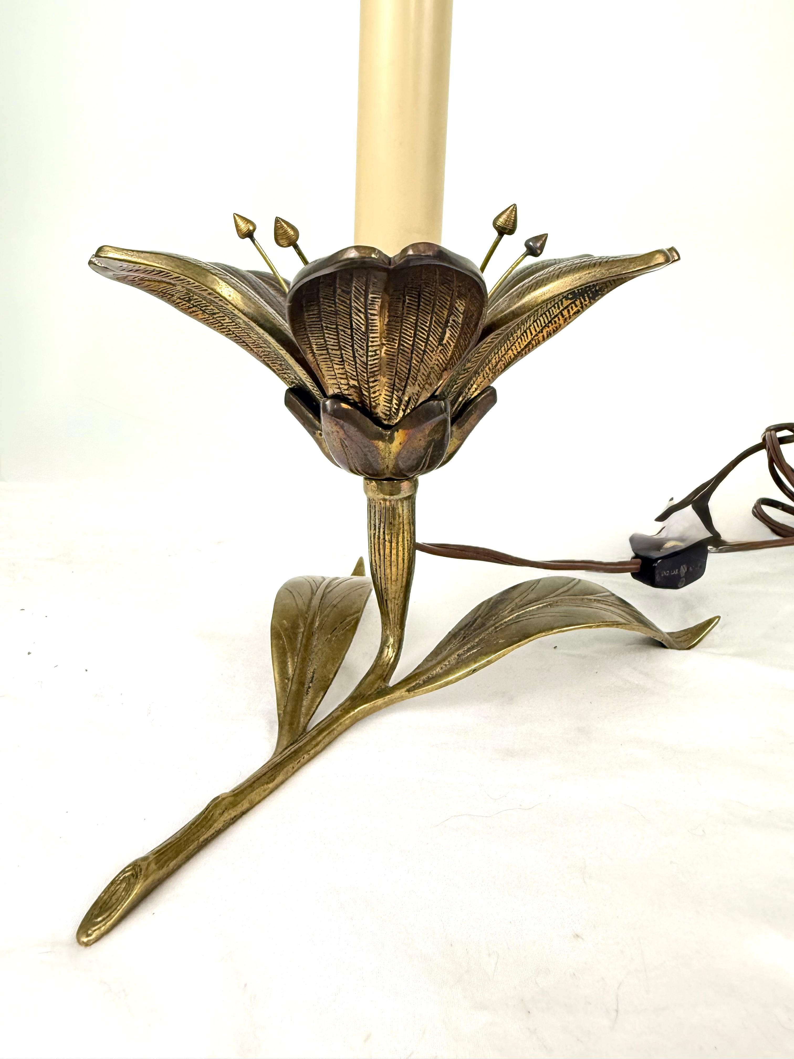 Pair of Antique Brass Lilly Lamps by Chapman For Sale 1