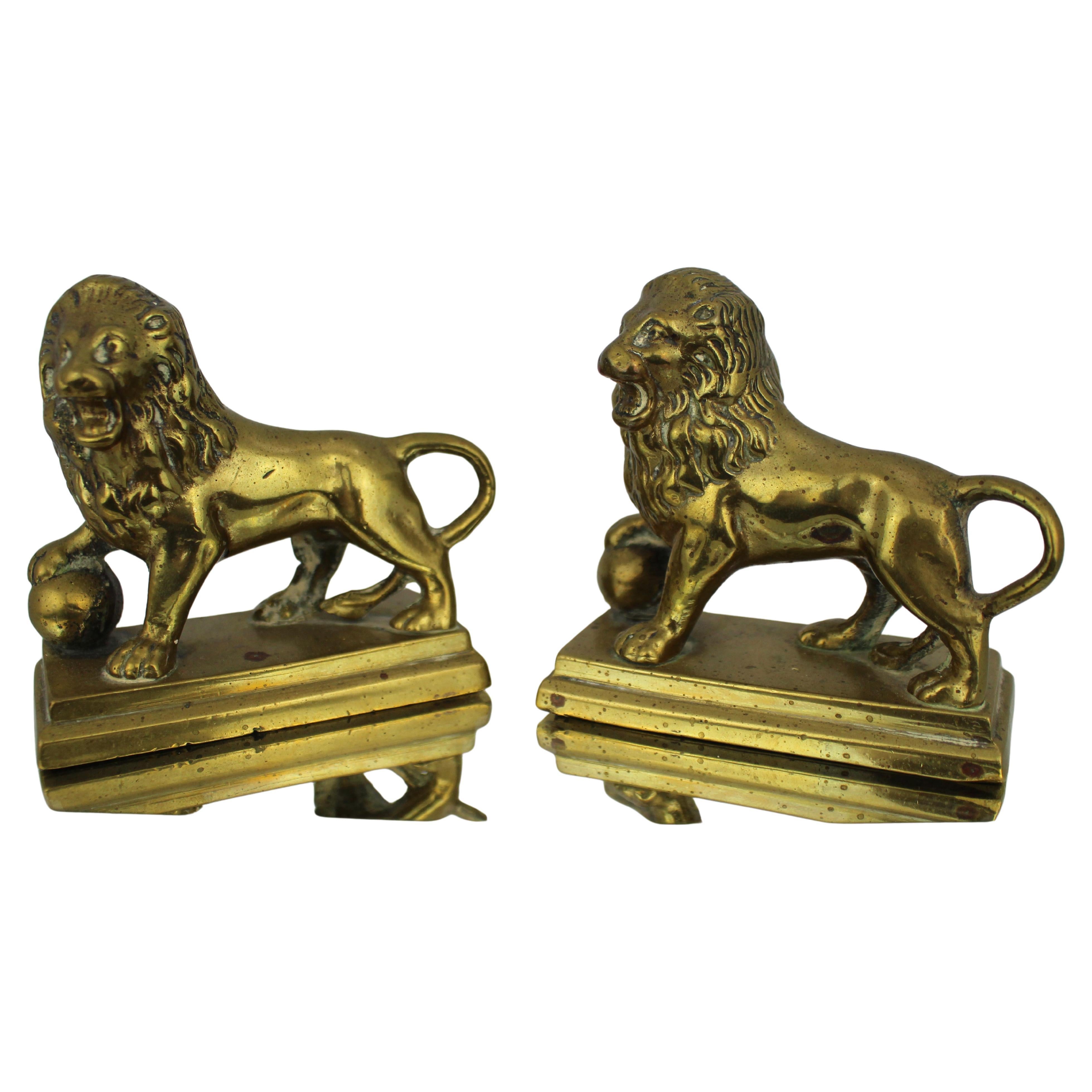 Pair of Antique Brass Lion Paperweights en vente