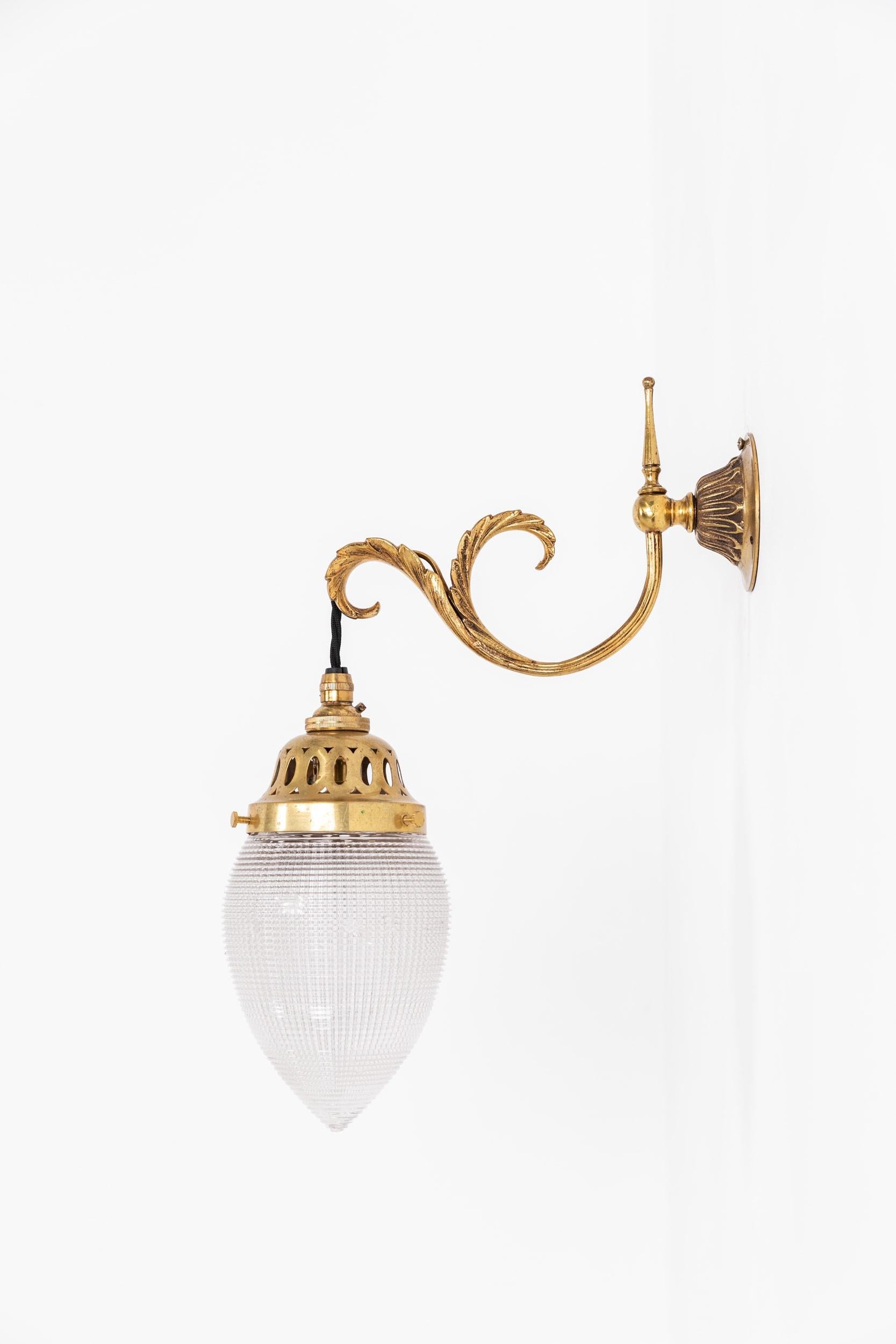 Paar antike Messing Osler / Holophane Wandleuchte Sconce Lights, c.1920 (Gegossen) im Angebot