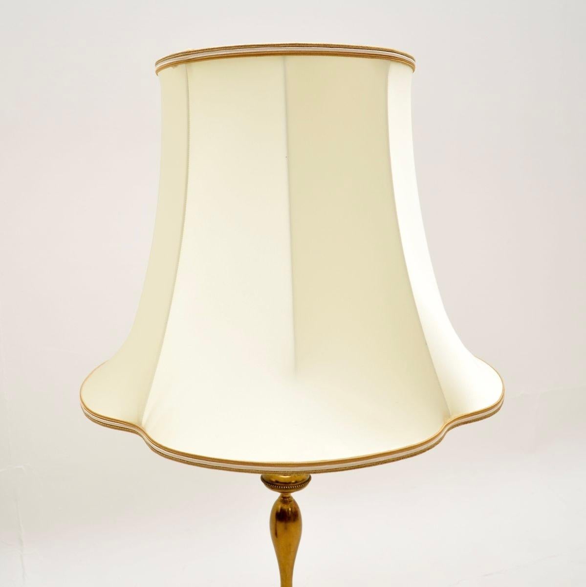 Britannique Paire de lampes de table en laiton antique en vente
