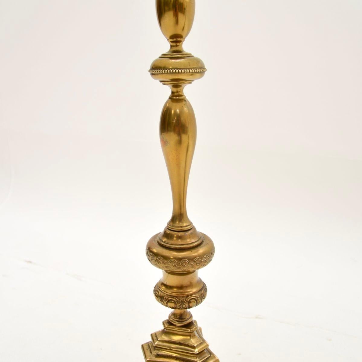 Début du 20ème siècle Paire de lampes de table en laiton antique en vente