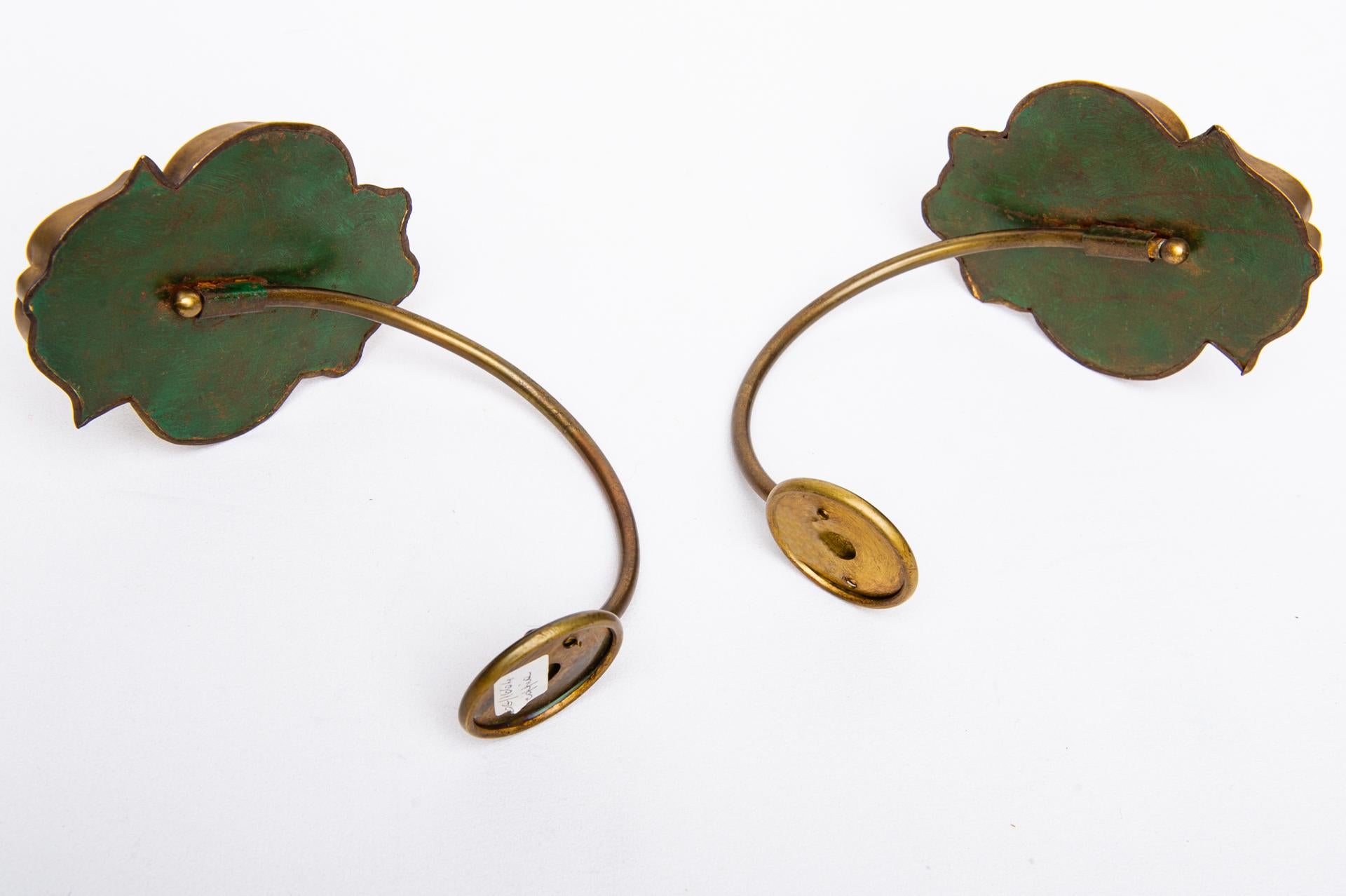 Pair of Antique Brass Curtain Tie-Backs with Roses In Excellent Condition For Sale In Alessandria, Piemonte