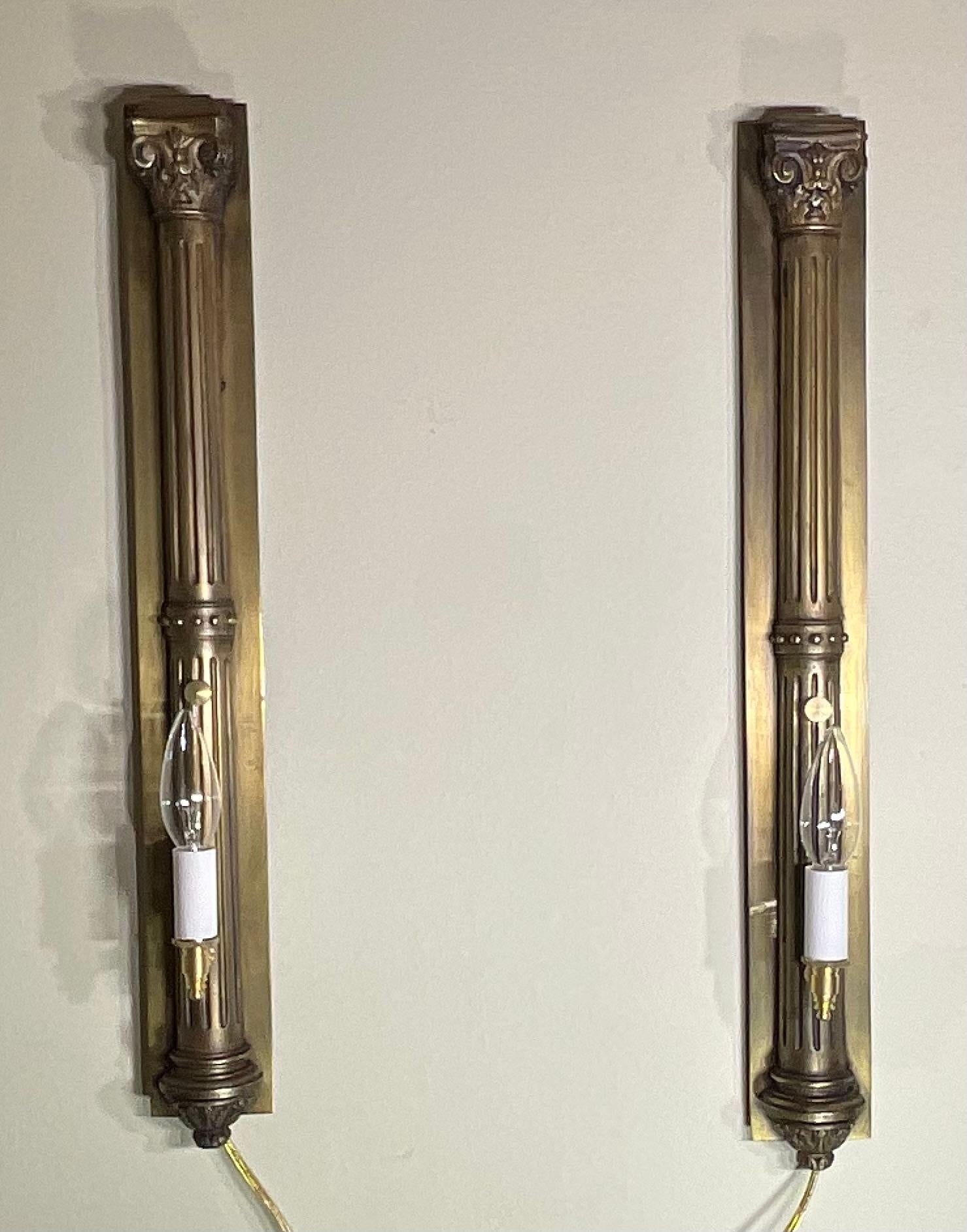 Pair of Antique Bronze and Brass Sconces - Elegant Wall Lights In Good Condition For Sale In Delray Beach, FL