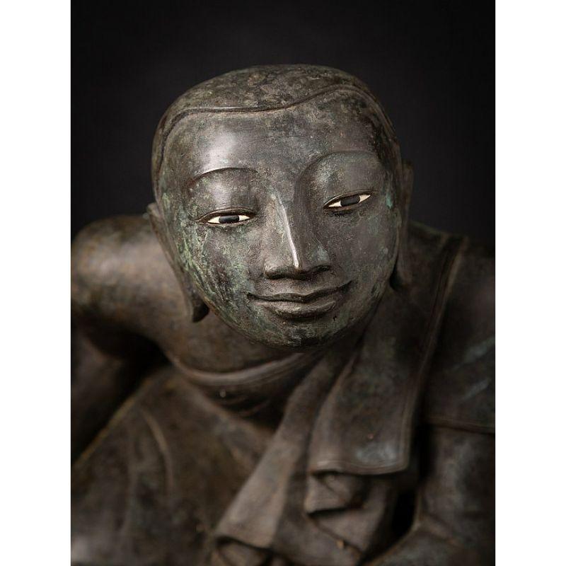 Paire de statues de moines birmans en bronze ancien provenant de Birmanie en vente 7