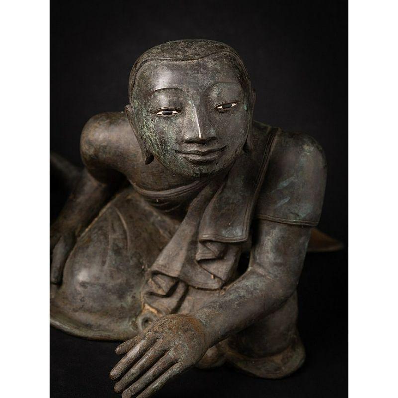 Paire de statues de moines birmans en bronze ancien provenant de Birmanie en vente 8