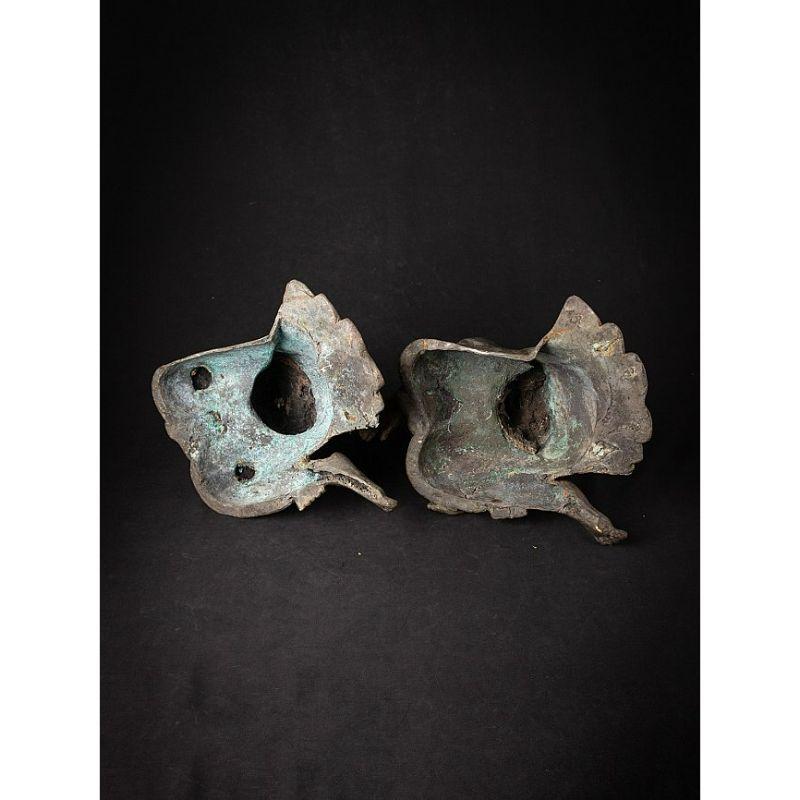 Paire de statues de moines birmans en bronze ancien provenant de Birmanie en vente 15