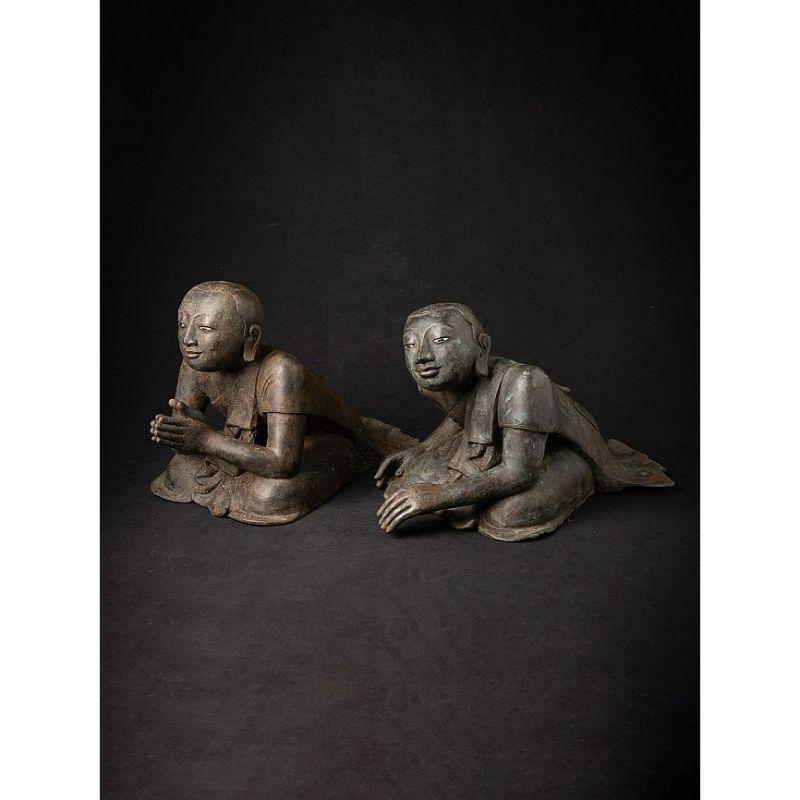 Pair of Antique Bronze Burmese Monk Statues from Burma In Good Condition For Sale In DEVENTER, NL