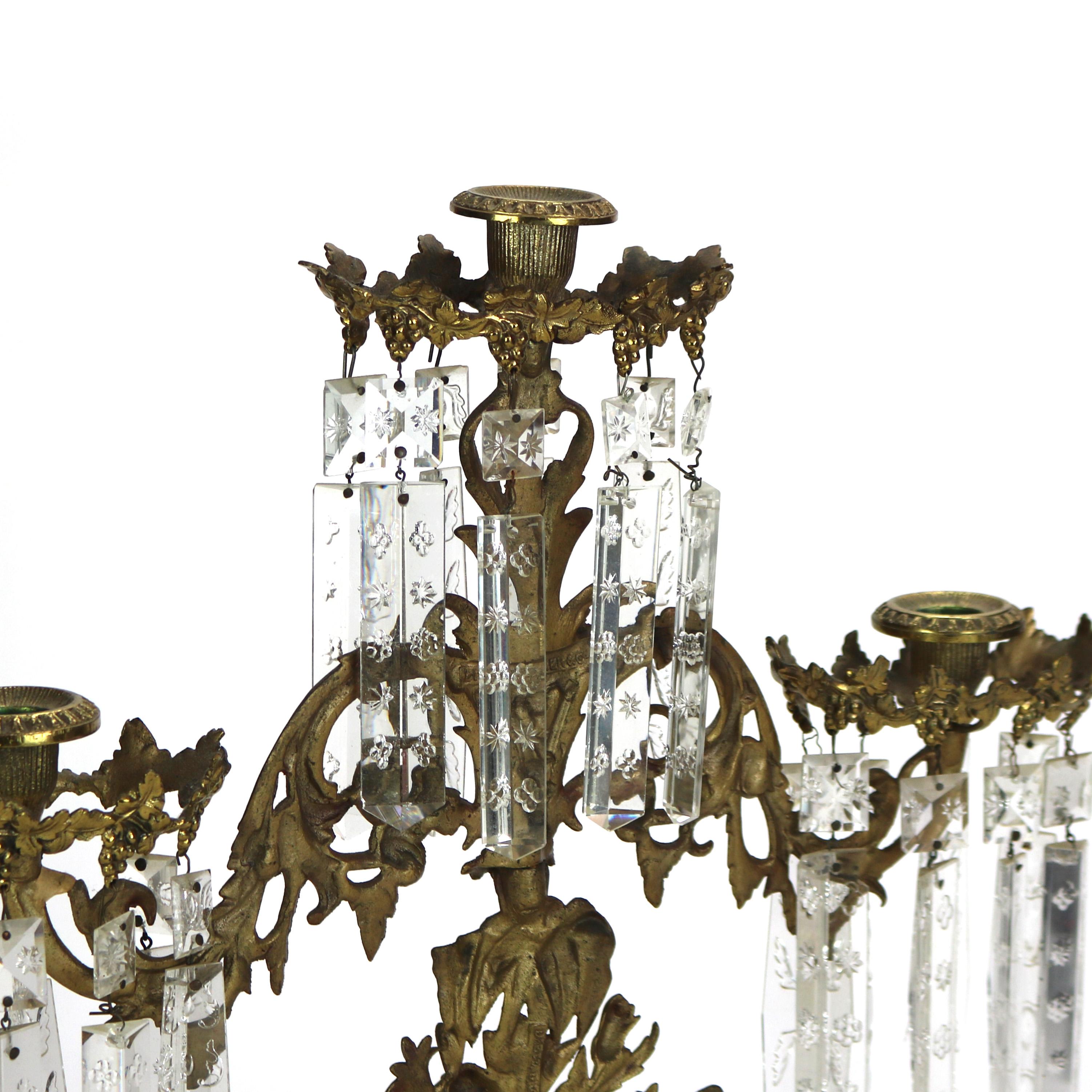 Coppia di Girandole a tre luci con cesto floreale in bronzo antico e cristallo C1880 in vendita 7