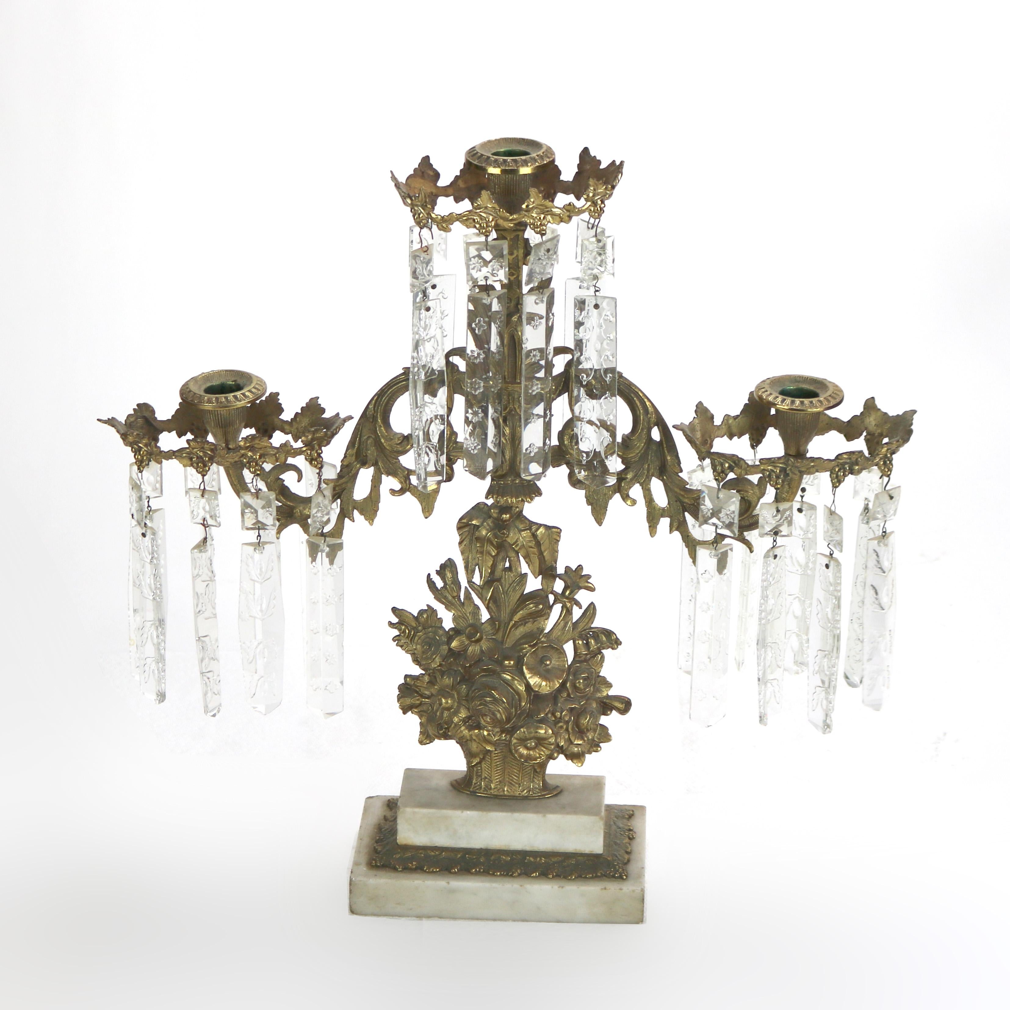 Coppia di Girandole a tre luci con cesto floreale in bronzo antico e cristallo C1880 in vendita 1