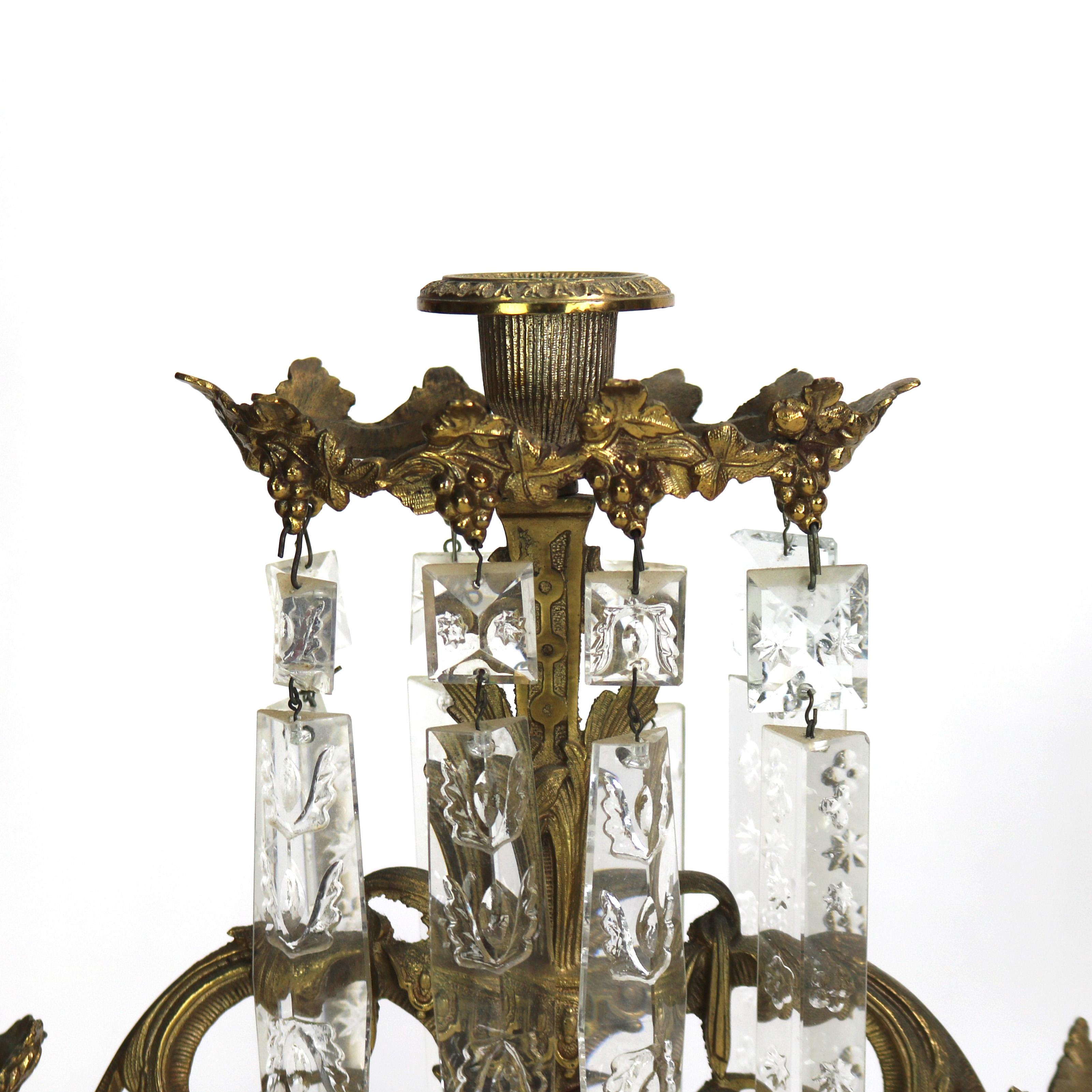 Coppia di Girandole a tre luci con cesto floreale in bronzo antico e cristallo C1880 in vendita 3