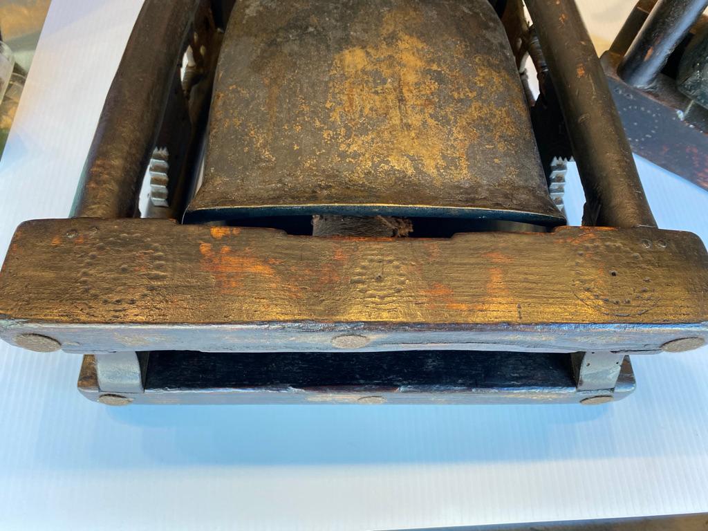 Coppia di campane da tempio Elefante in bronzo antico con accenti dorati in vendita 1