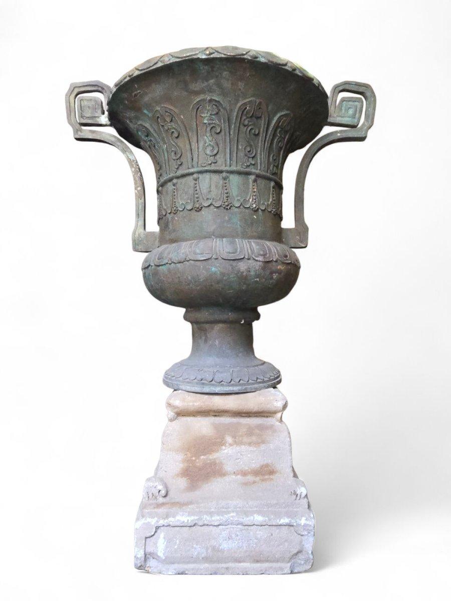 19th Century Pair of antique bronze garden vases, 19th century For Sale
